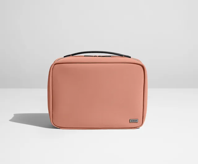 away-toiletry-the-hanging-toiletry-bag-trousse-rose image 1