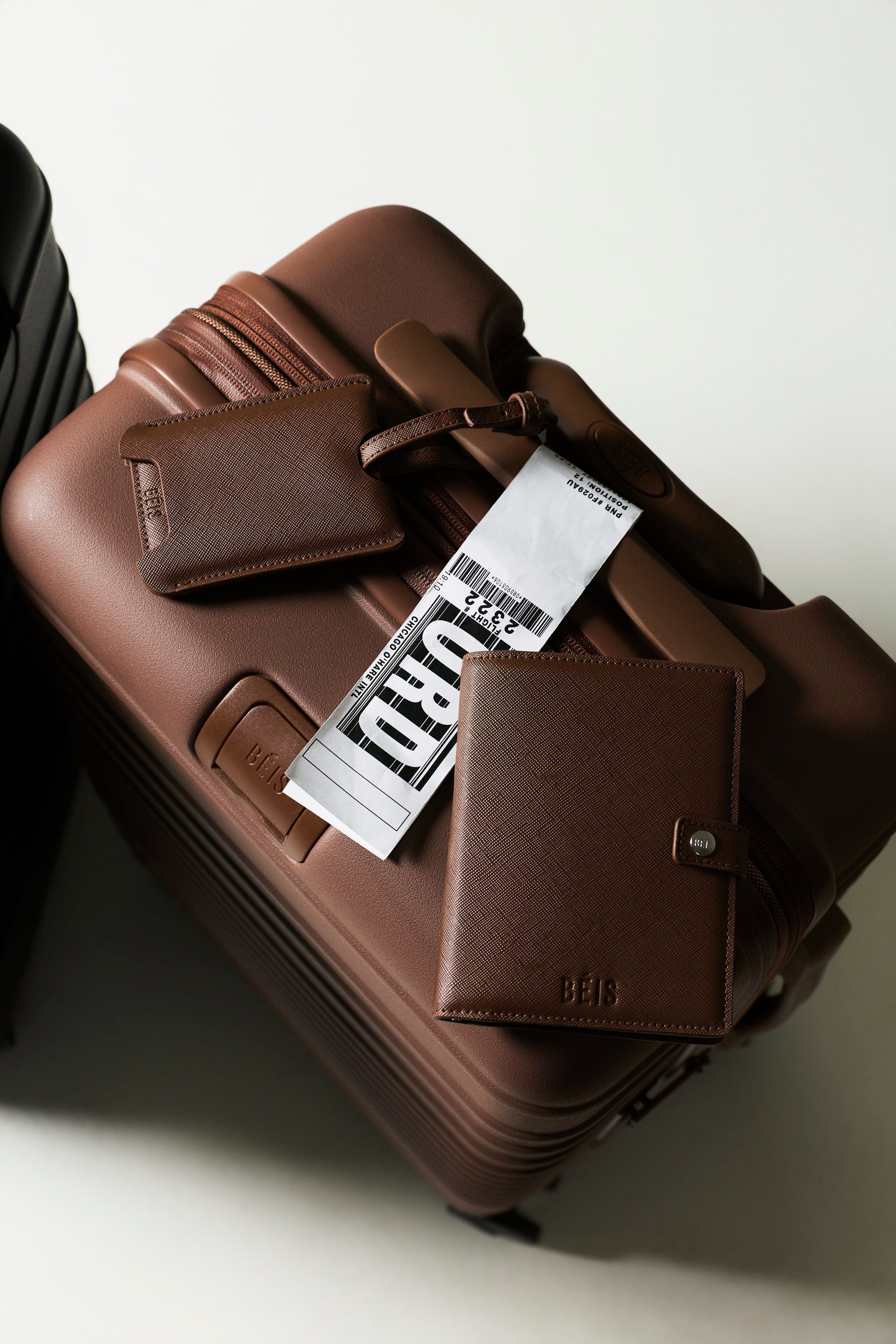 beis-passport-tag-tui-passeport-maple-airtag image 2