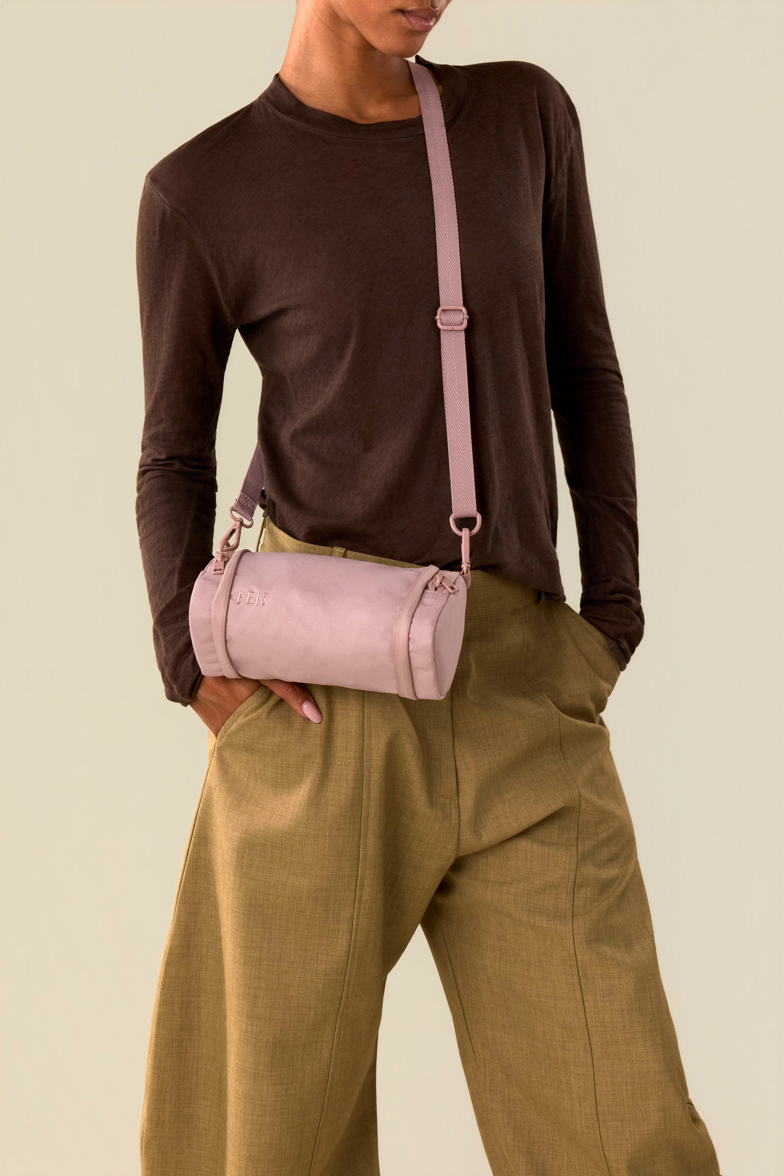 beis-crossbody-charm-mini-sac-bandouli-re-rose-extensible image 4