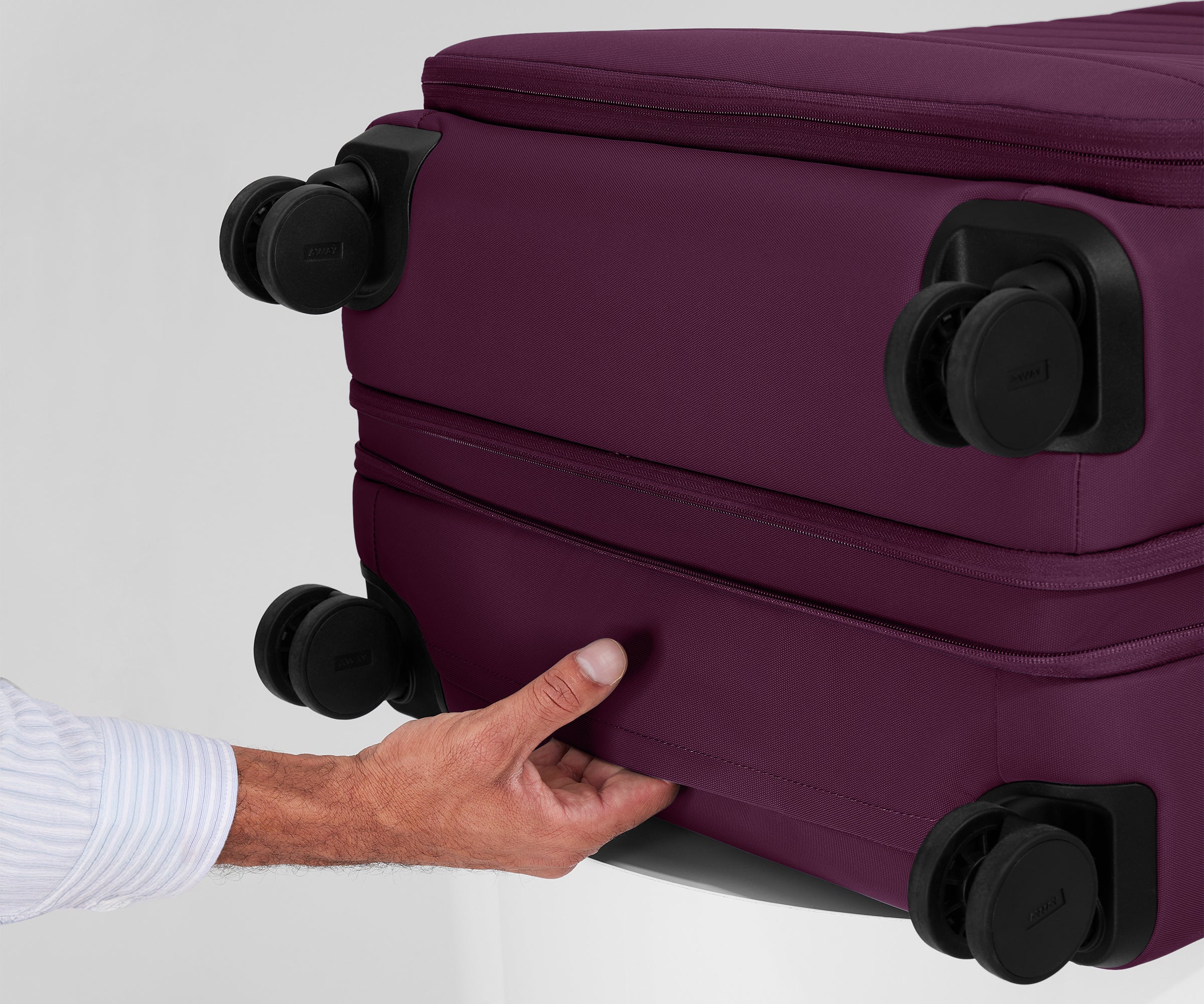 away-softside-large-valise-soute-violet-prune-extensible image 6