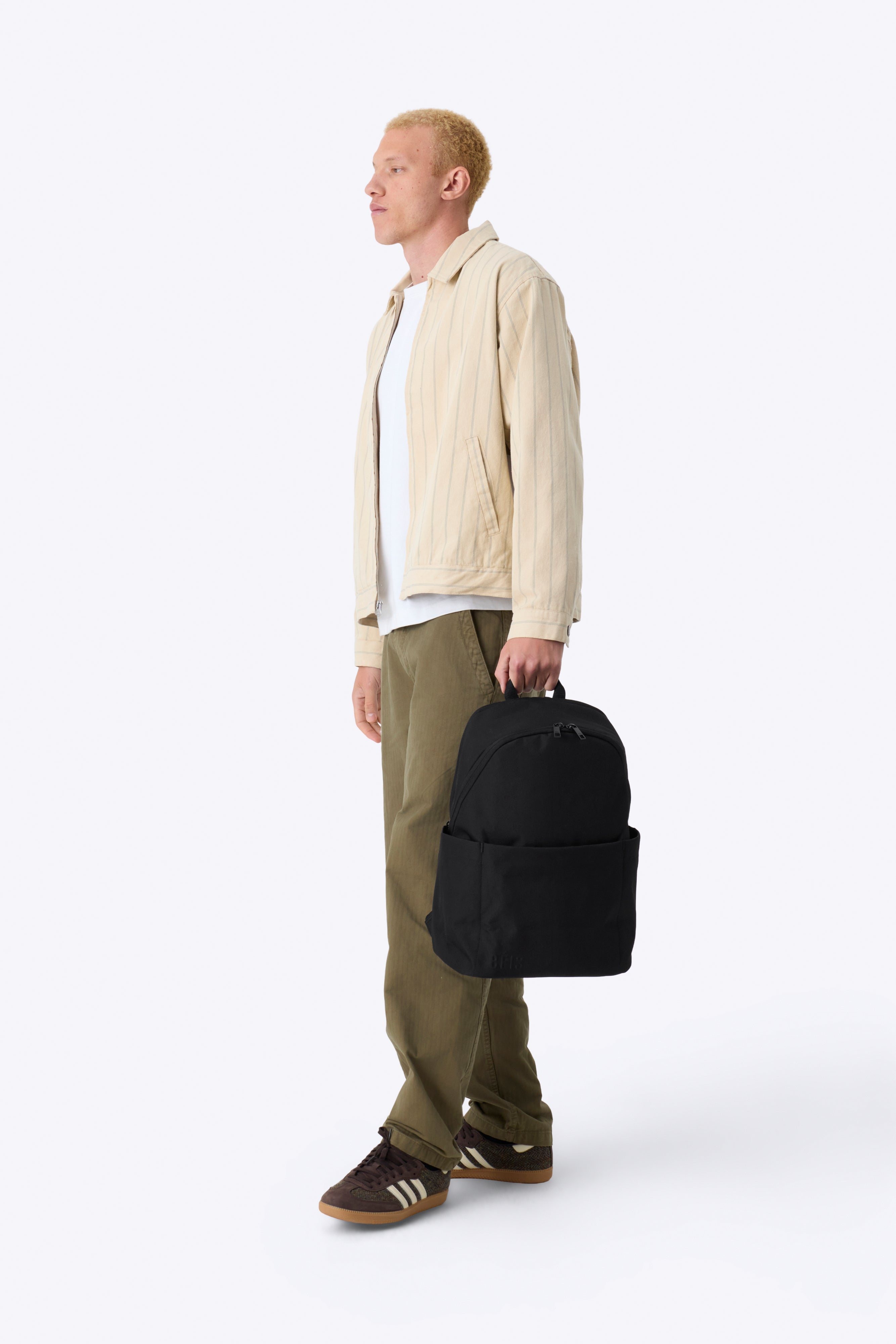 beis-the-classic-backpack-sac-dos-noir image 5