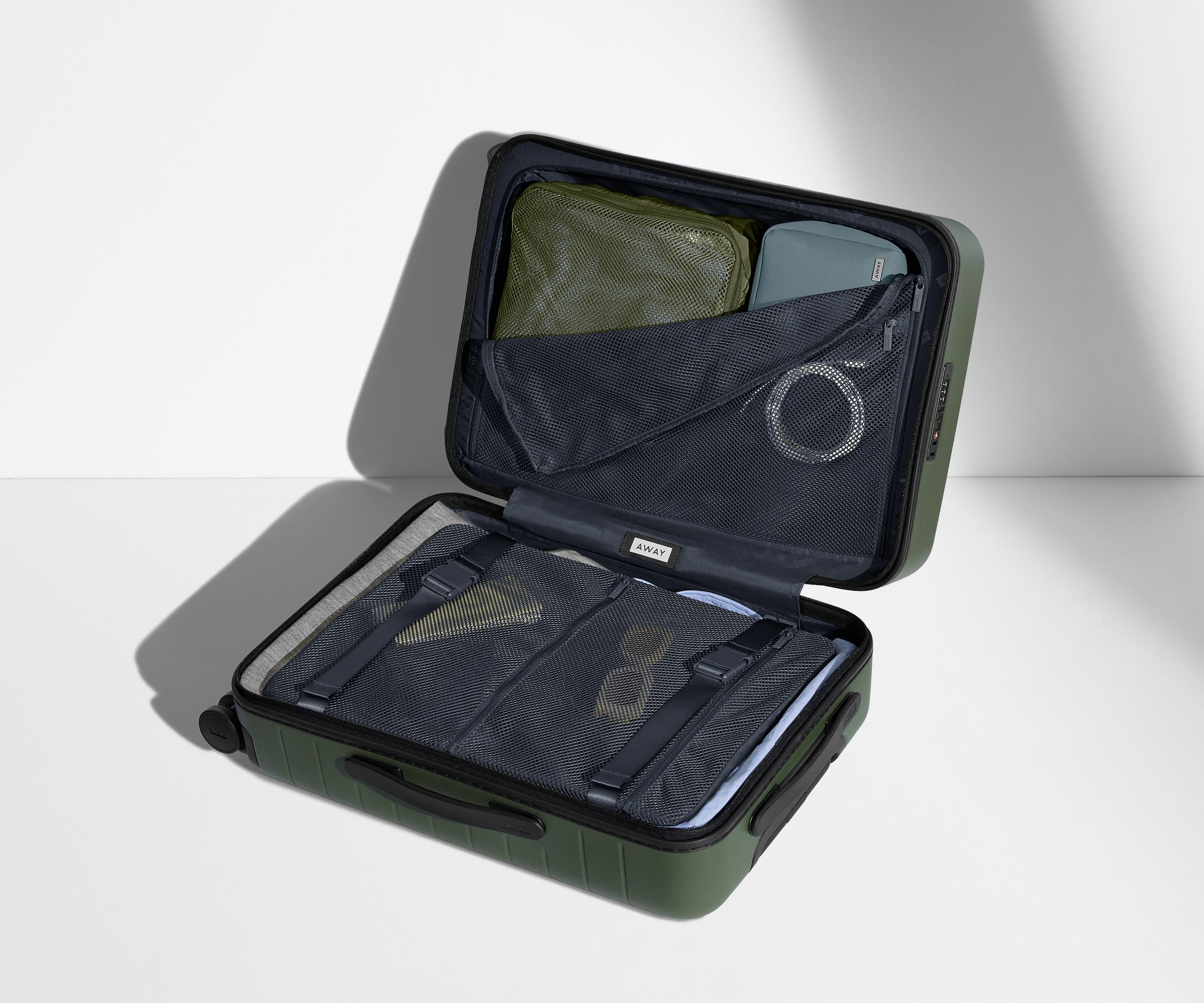 away-carry-on-valise-cabine-vert-olive-rigide image 4