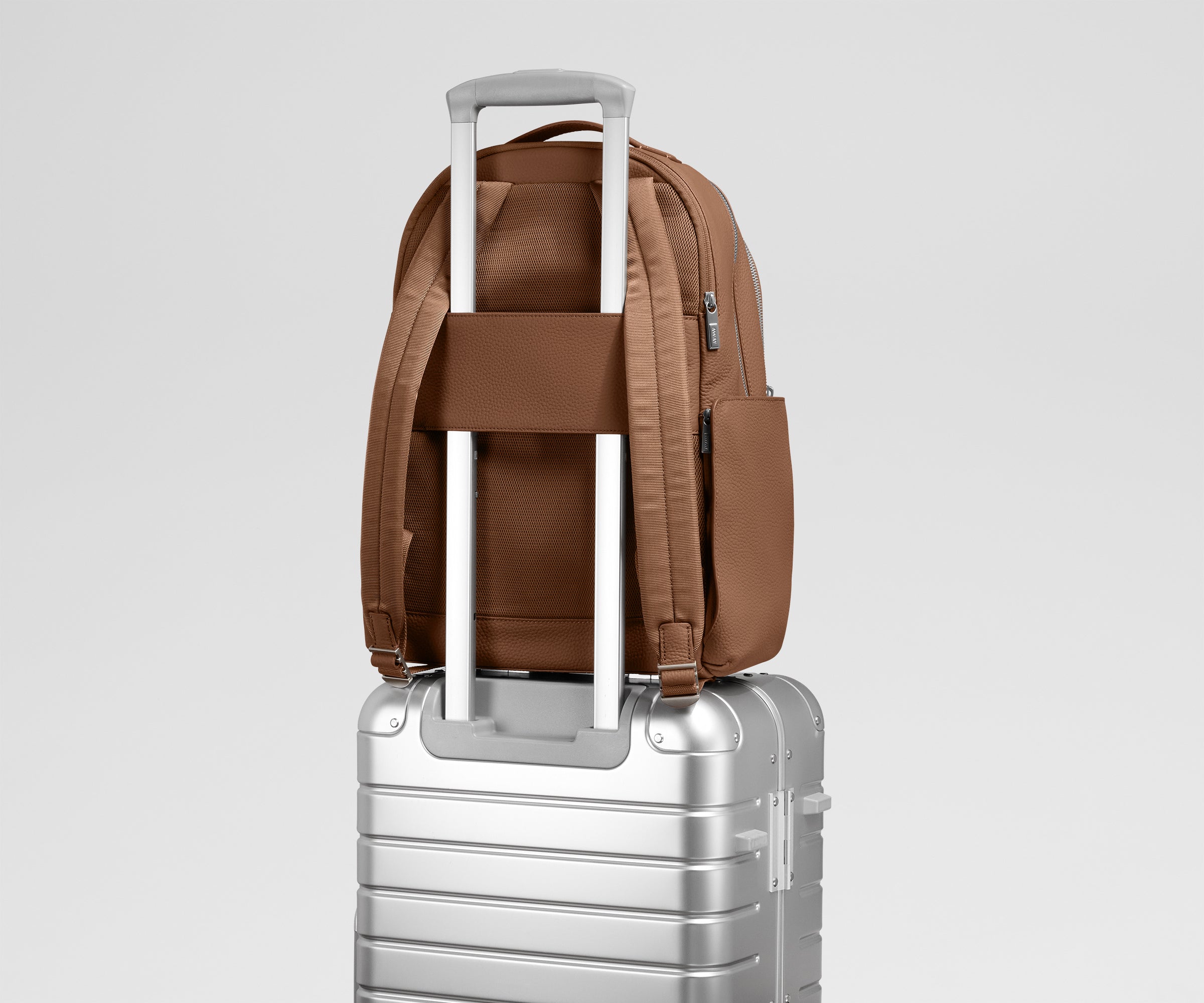 away-leather-backpack-sac-dos-cuir-marron-saddle image 7