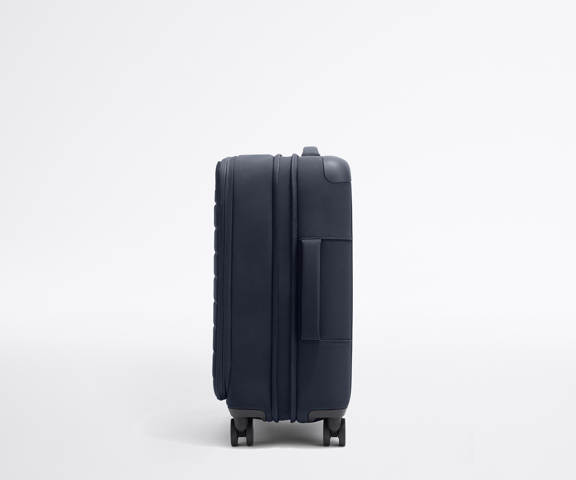 away-softside-carry-on-valise-cabine-navy-blue-souple image 3