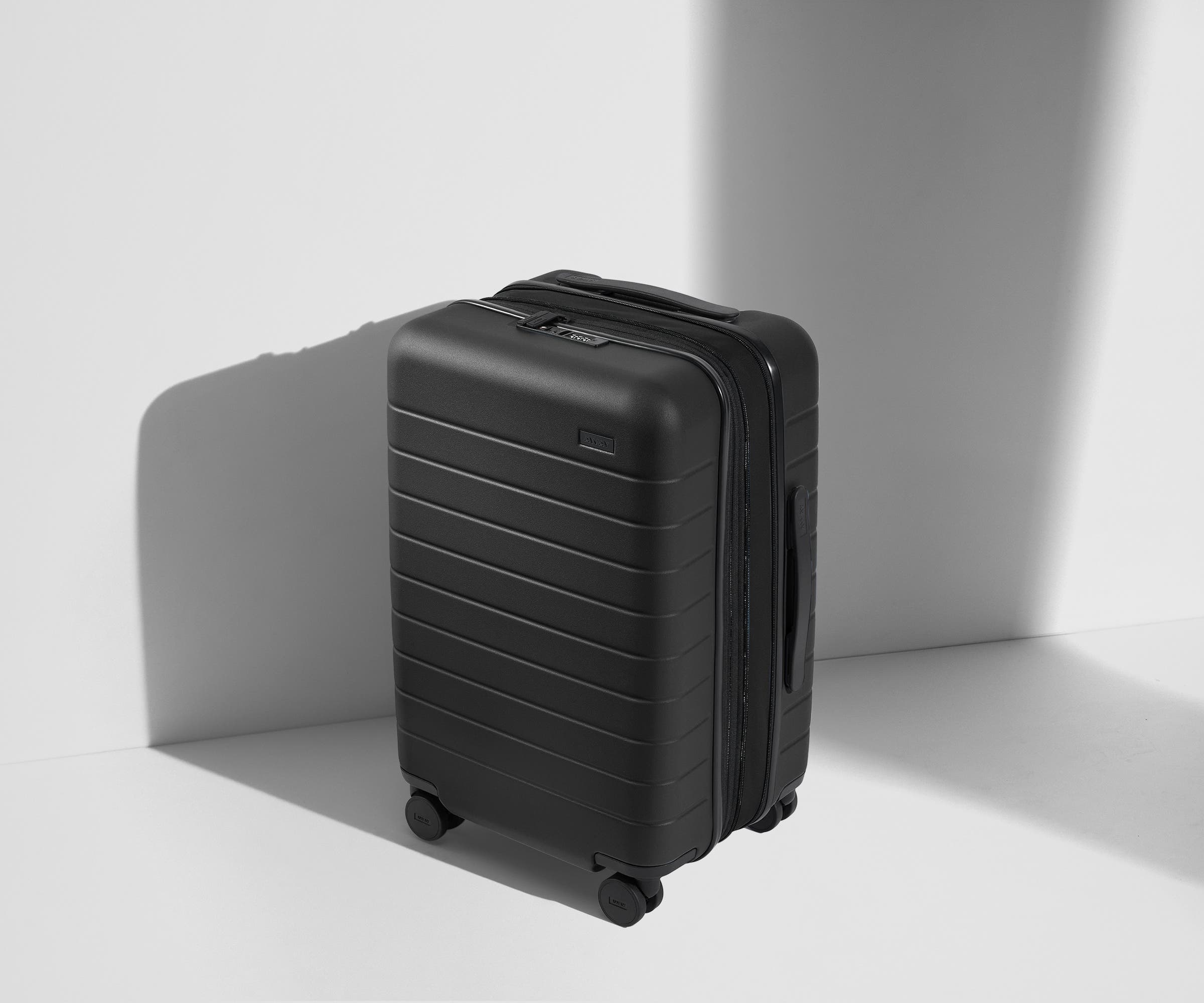 away-carry-on-flex-valise-cabine-noir-extensible image 1