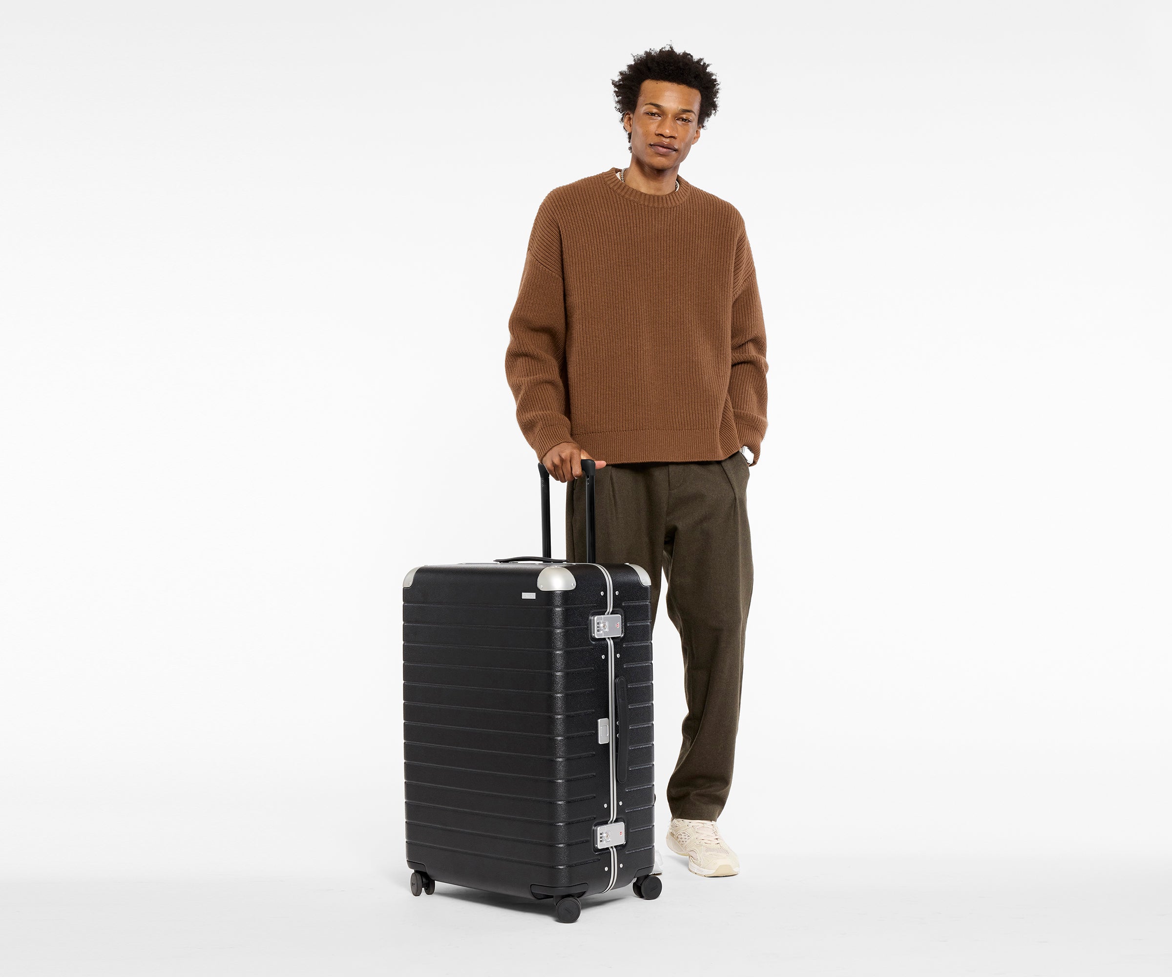 away-aluminum-edge-large-valise-soute-jet-black-2-semaines image 4