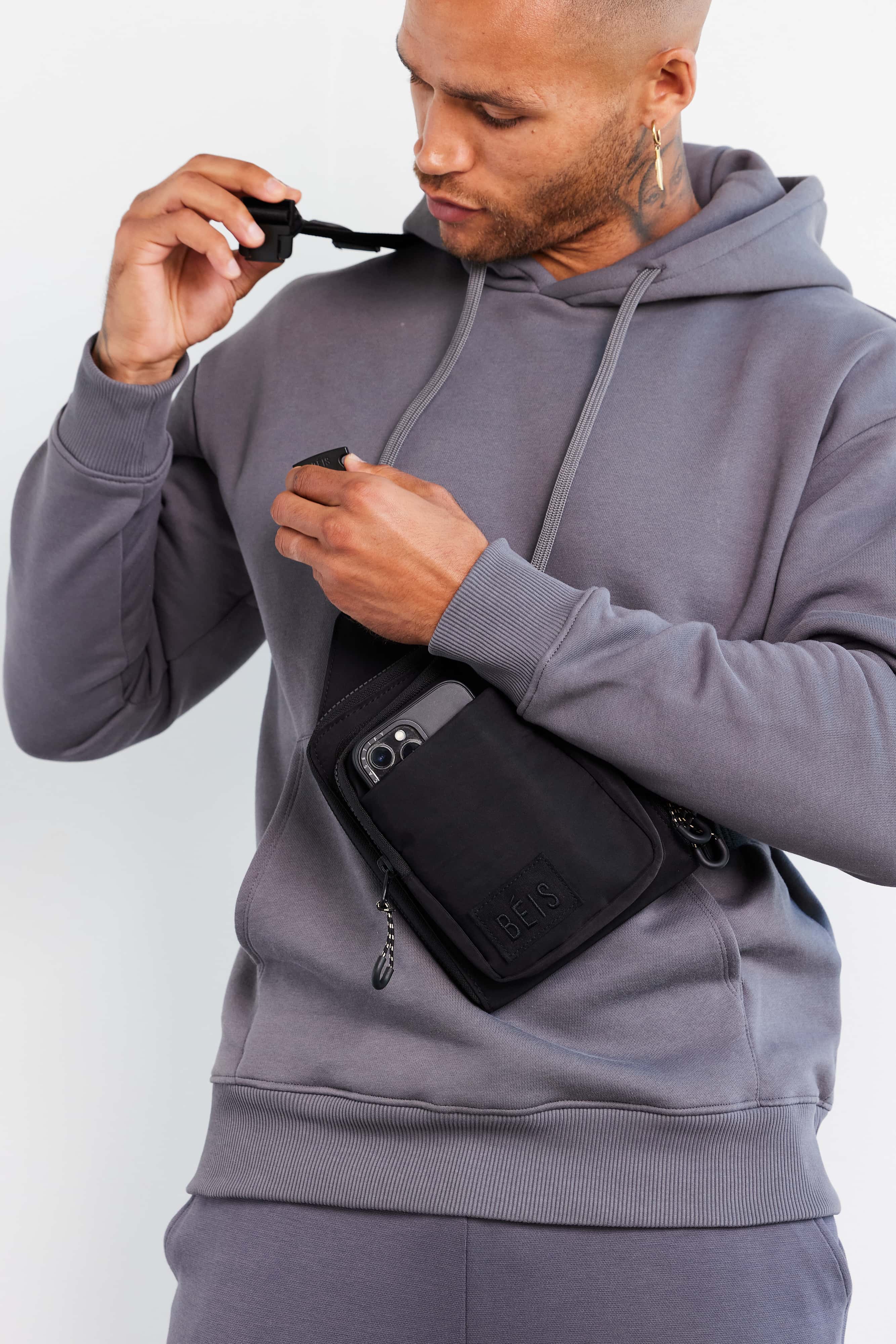 beis-the-sport-sling-sac-bandouli-re-noir-poche-gourde image 4