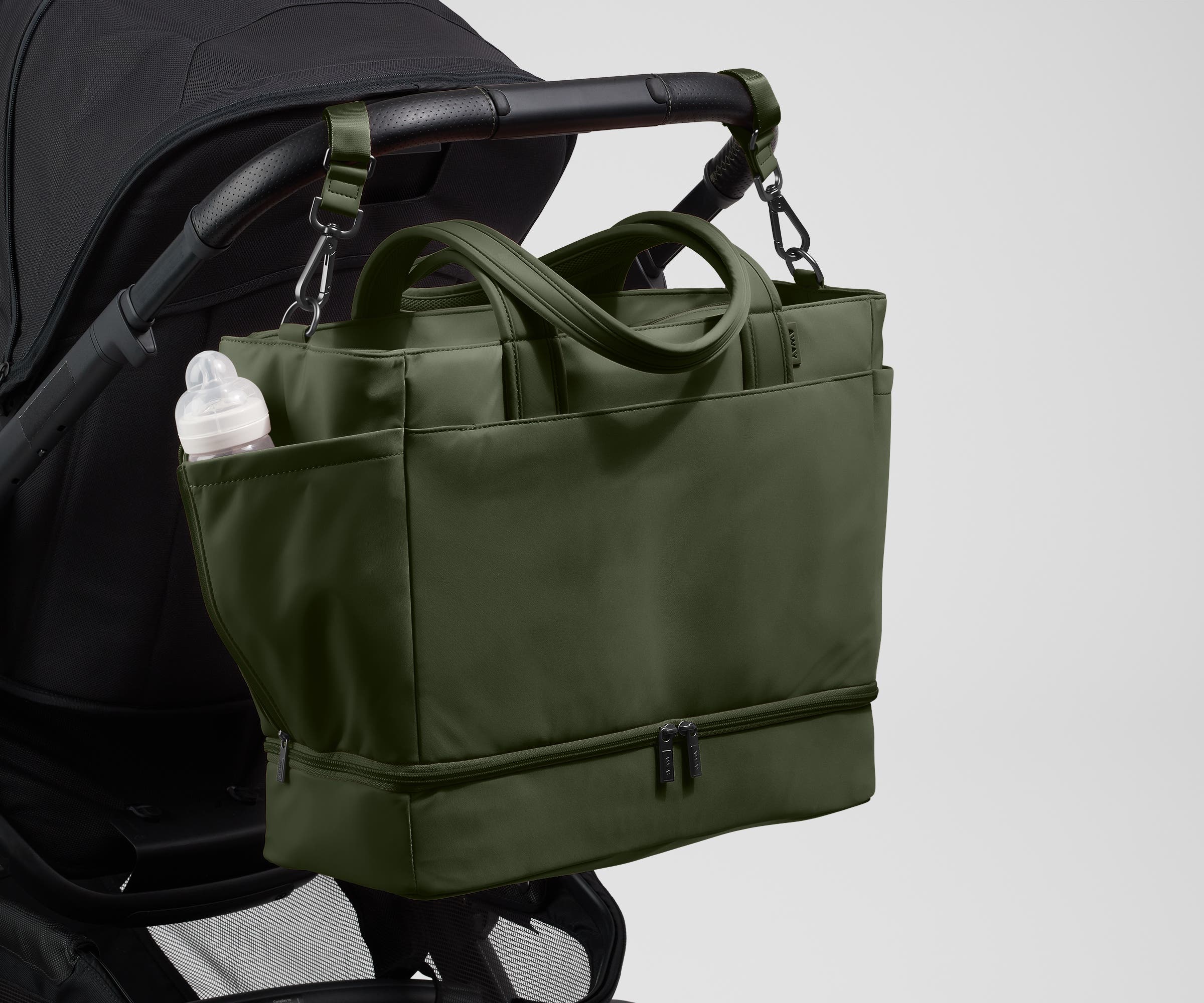 away-double-diaper-tote-sac-langer-olive-green-familial image 7