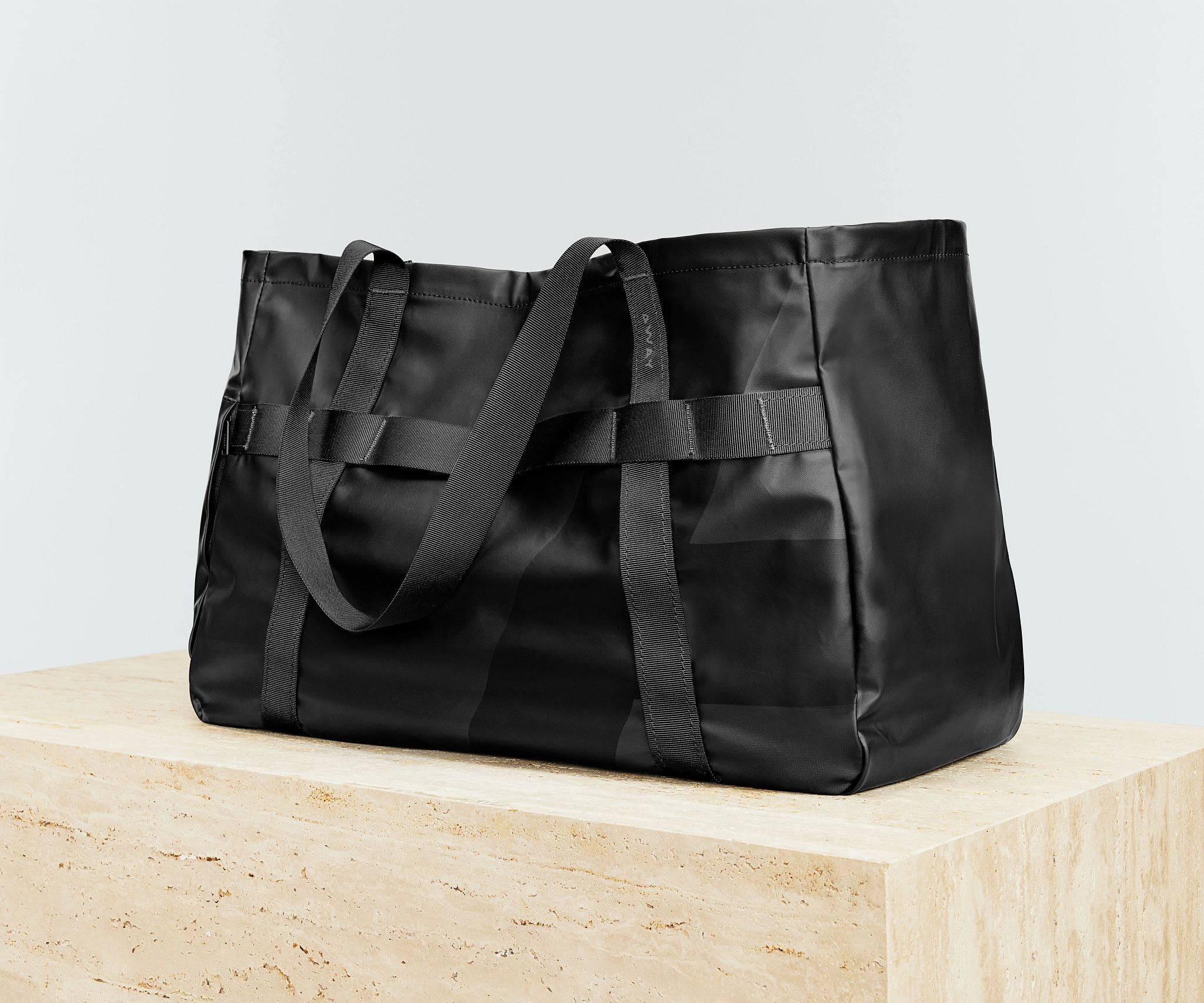 away-active-tote-45l-sac-tote-jet-black-imperm-able image 2