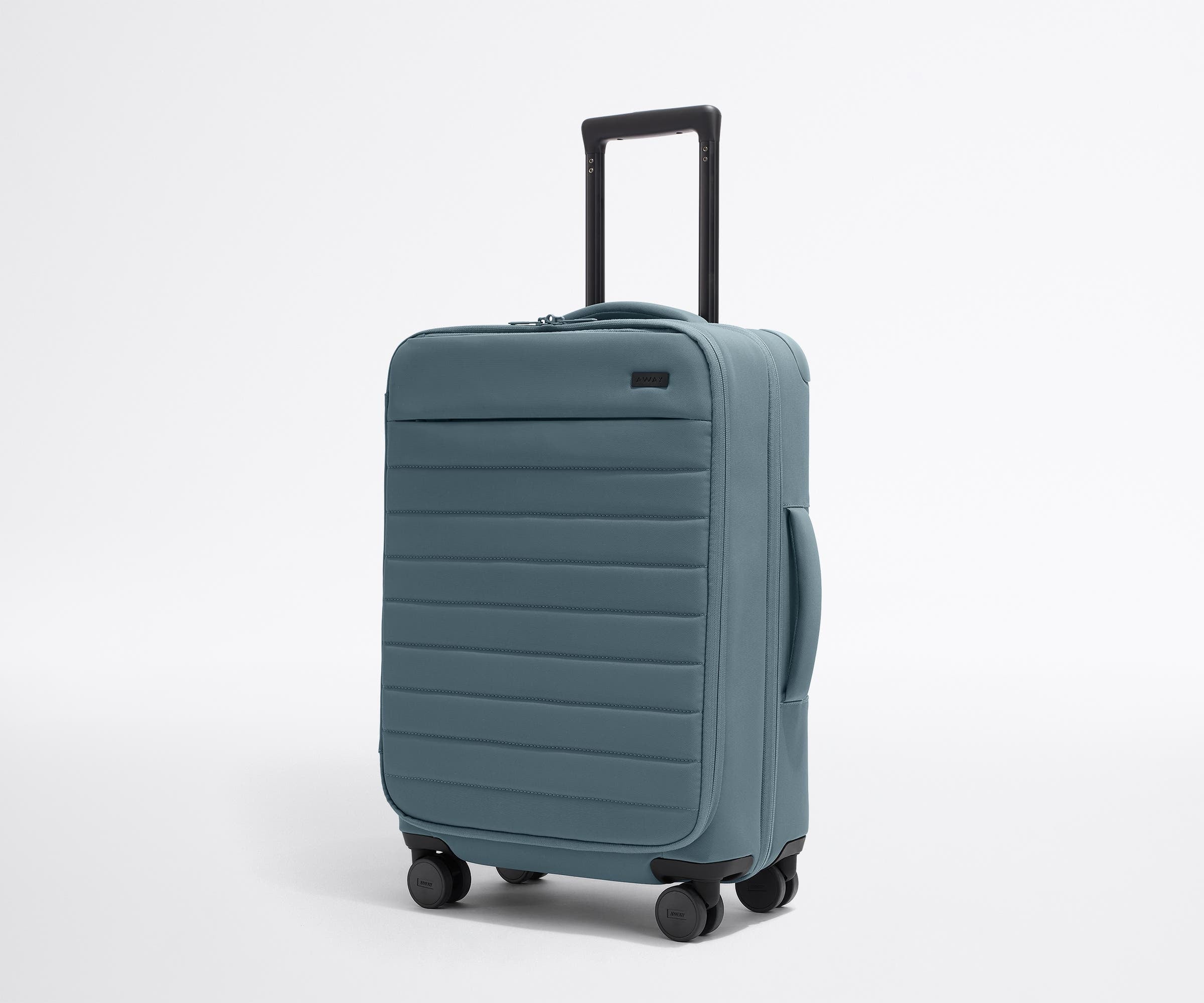 away-softside-bigger-carry-on-valise-cabine-coast-blue-extensible image 2