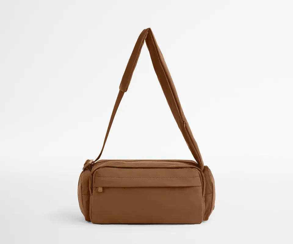 away-featherlight-cargo-pack-sac-banane-amaro-brown image 1