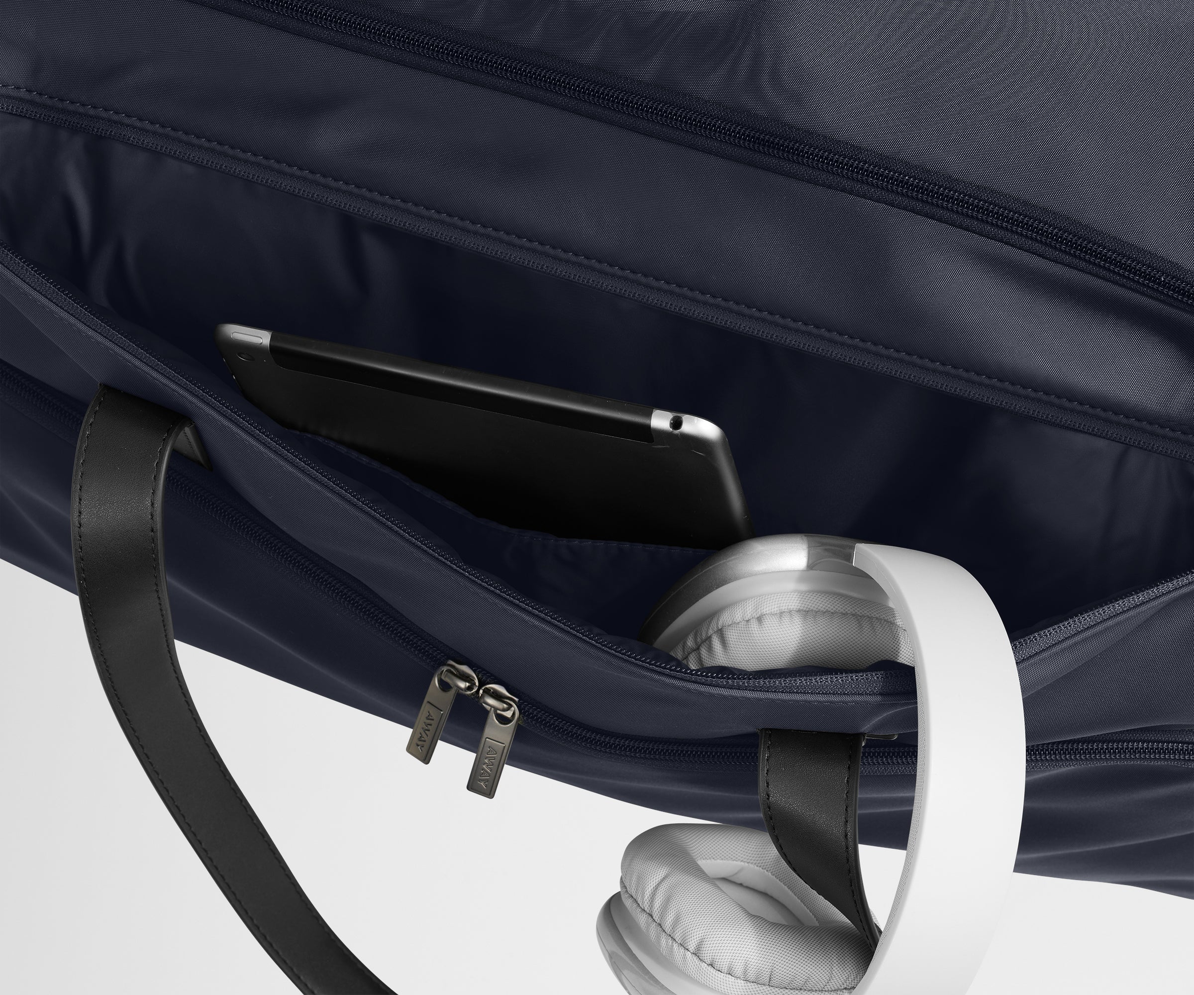 away-garment-sac-voyage-navy-blue-porte-habits-cabine image 7