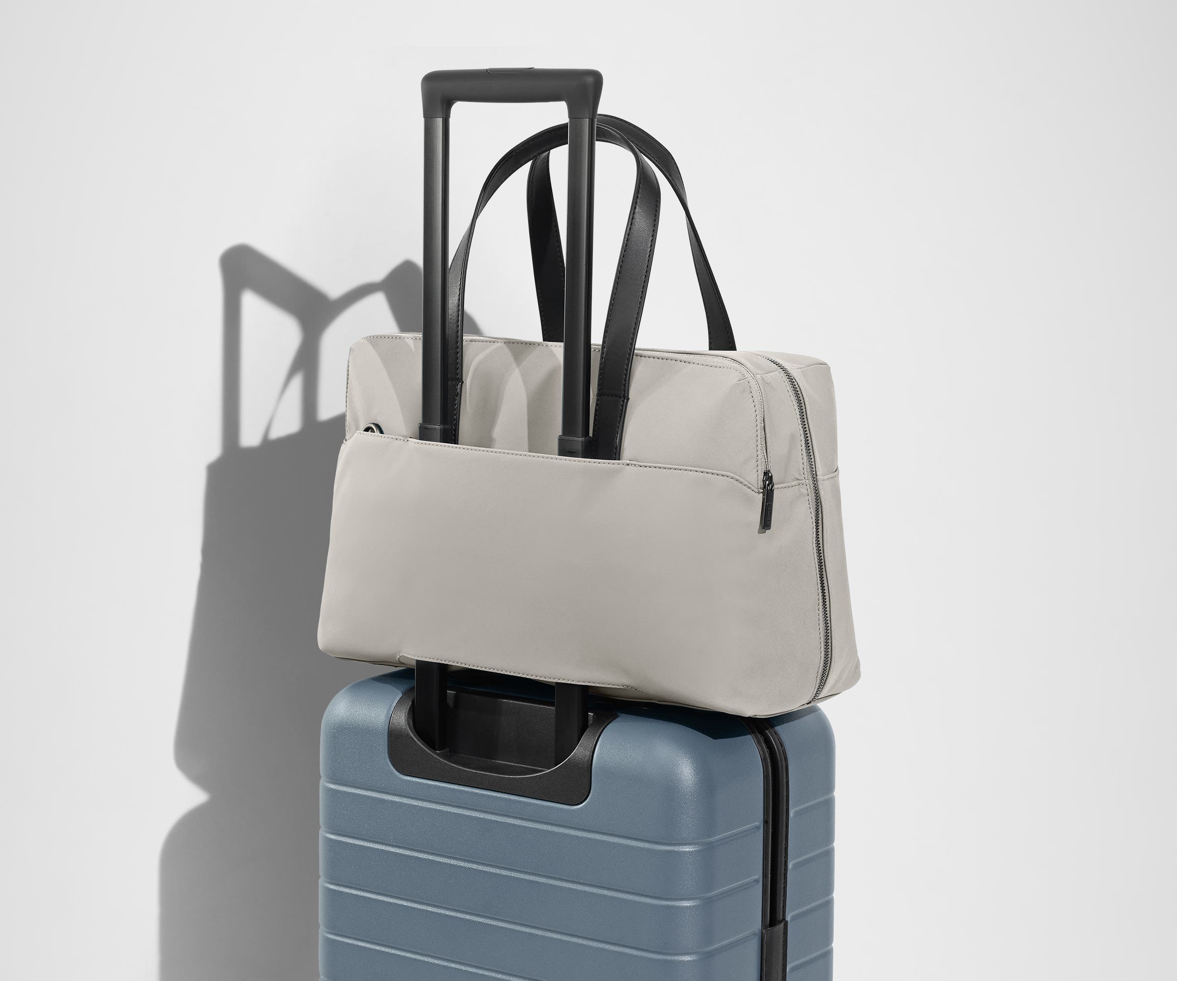 away-everywhere-bag-sac-bandouli-re-gris-cloud-16-pouces image 8