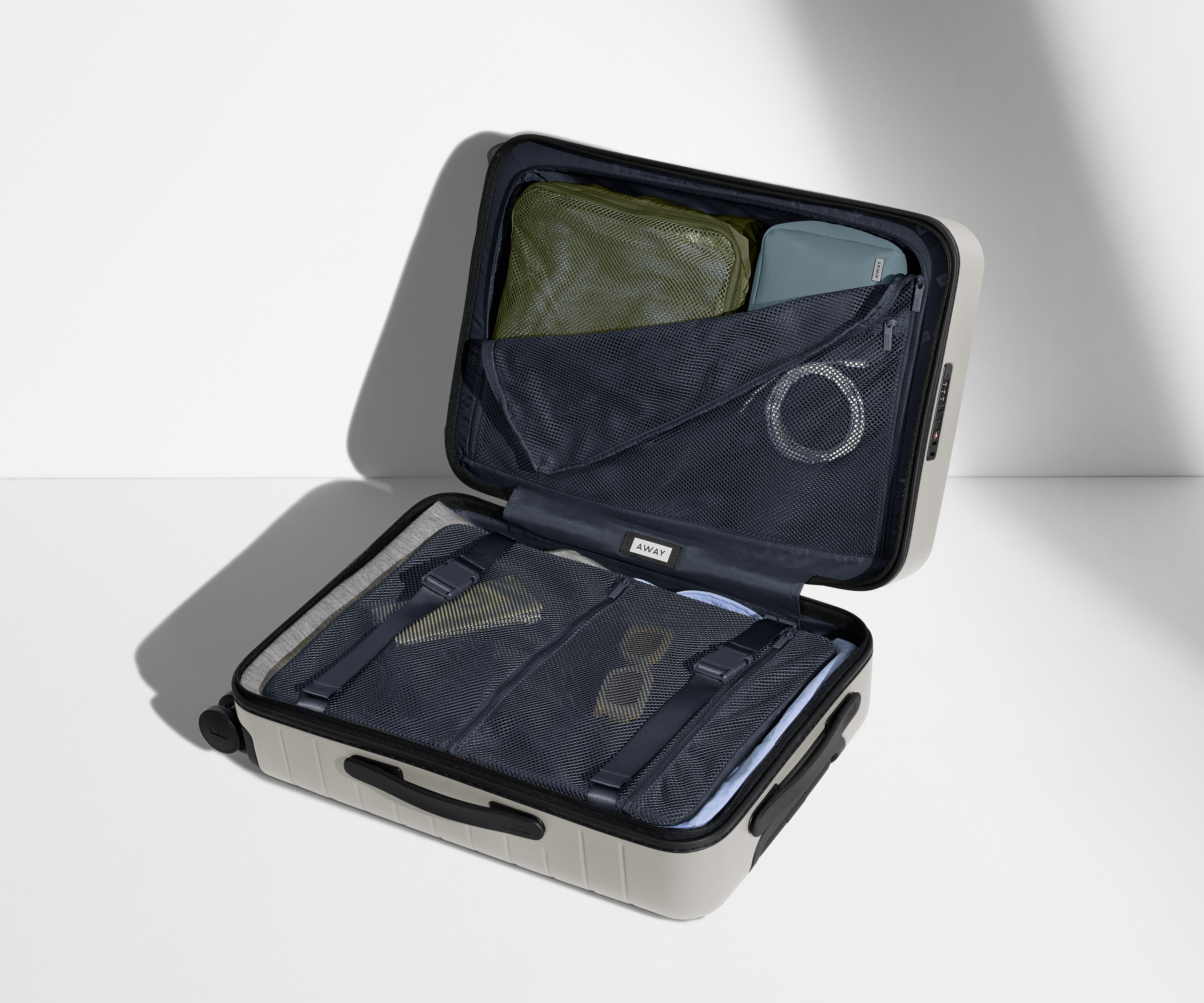 away-the-carry-on-valise-cabine-cloud-gray image 4