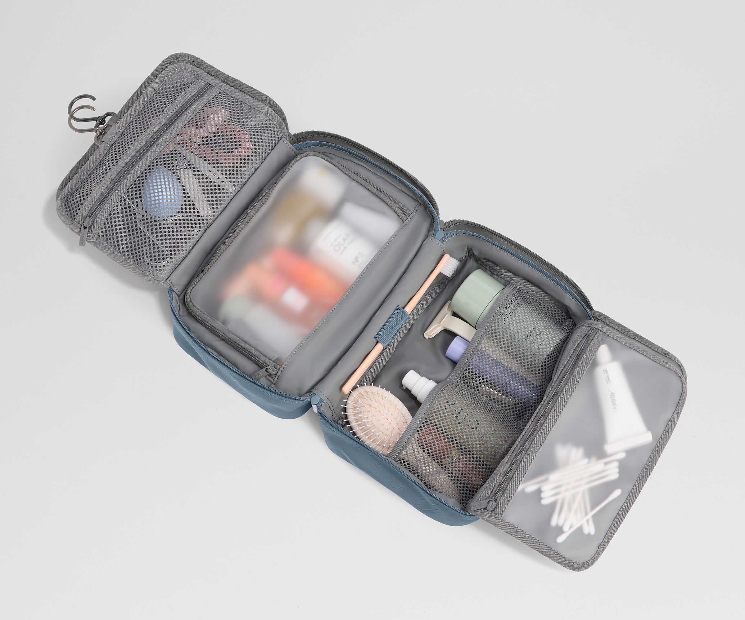 away-hanging-toiletry-bag-trousse-suspendue-coast-blue image 2