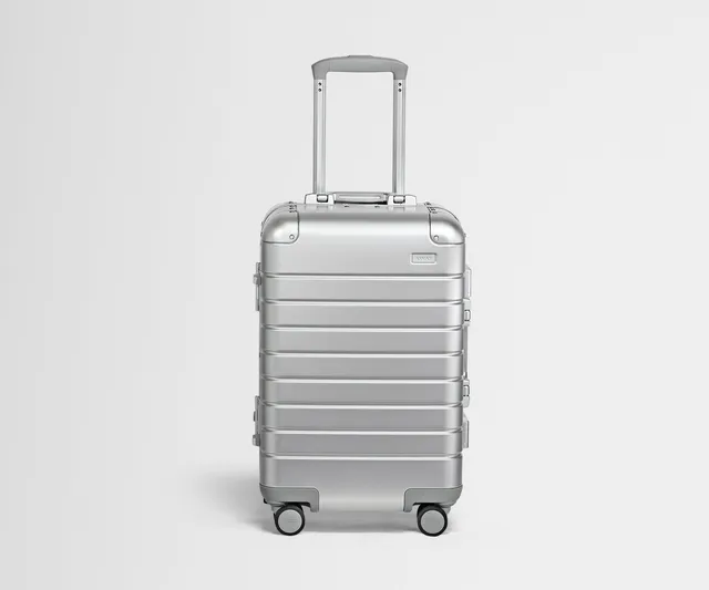 away-aluminum-carry-on-valise-cabine-silver-aluminium image 1