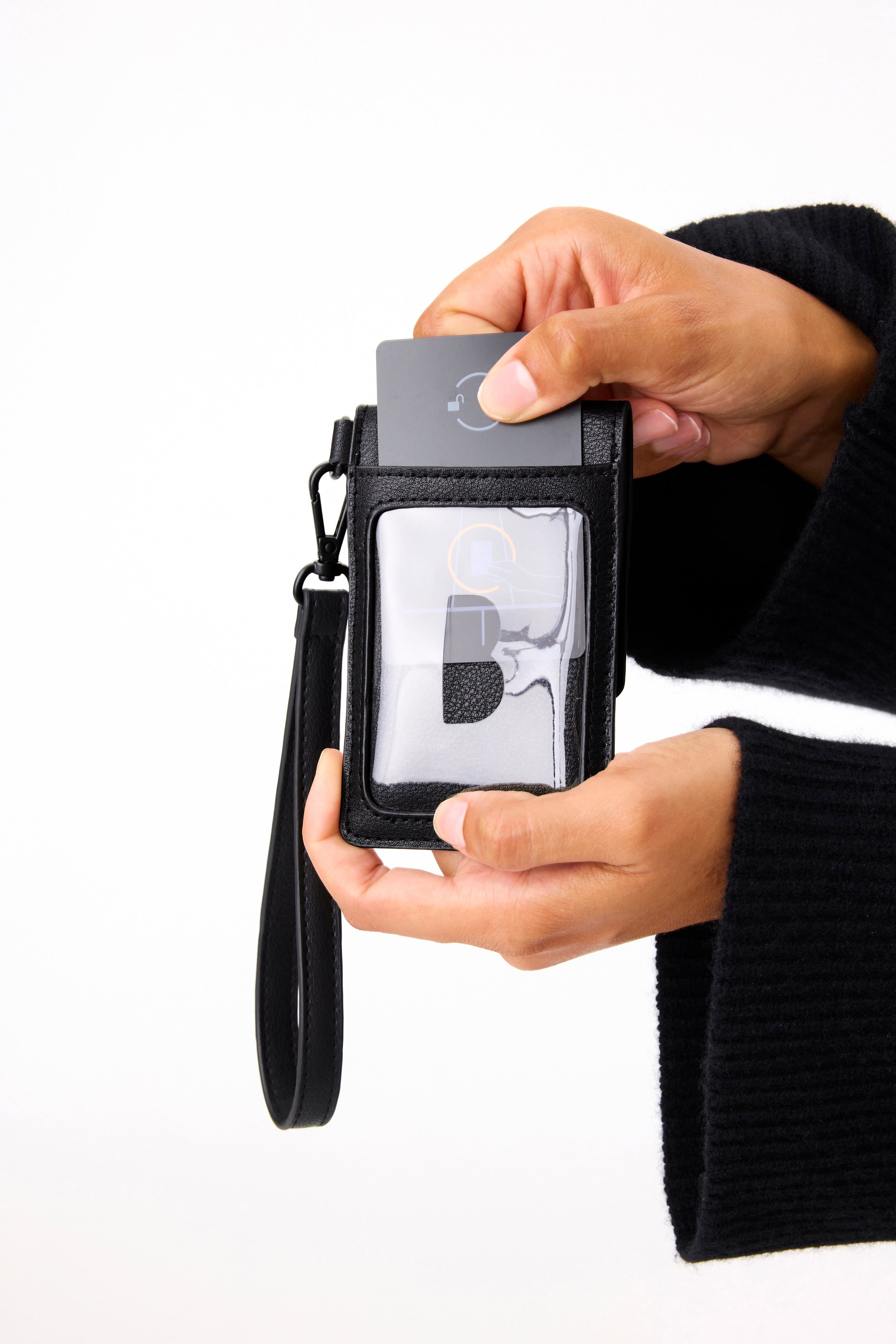 beis-the-id-wristlet-pochette-carte-noir image 6