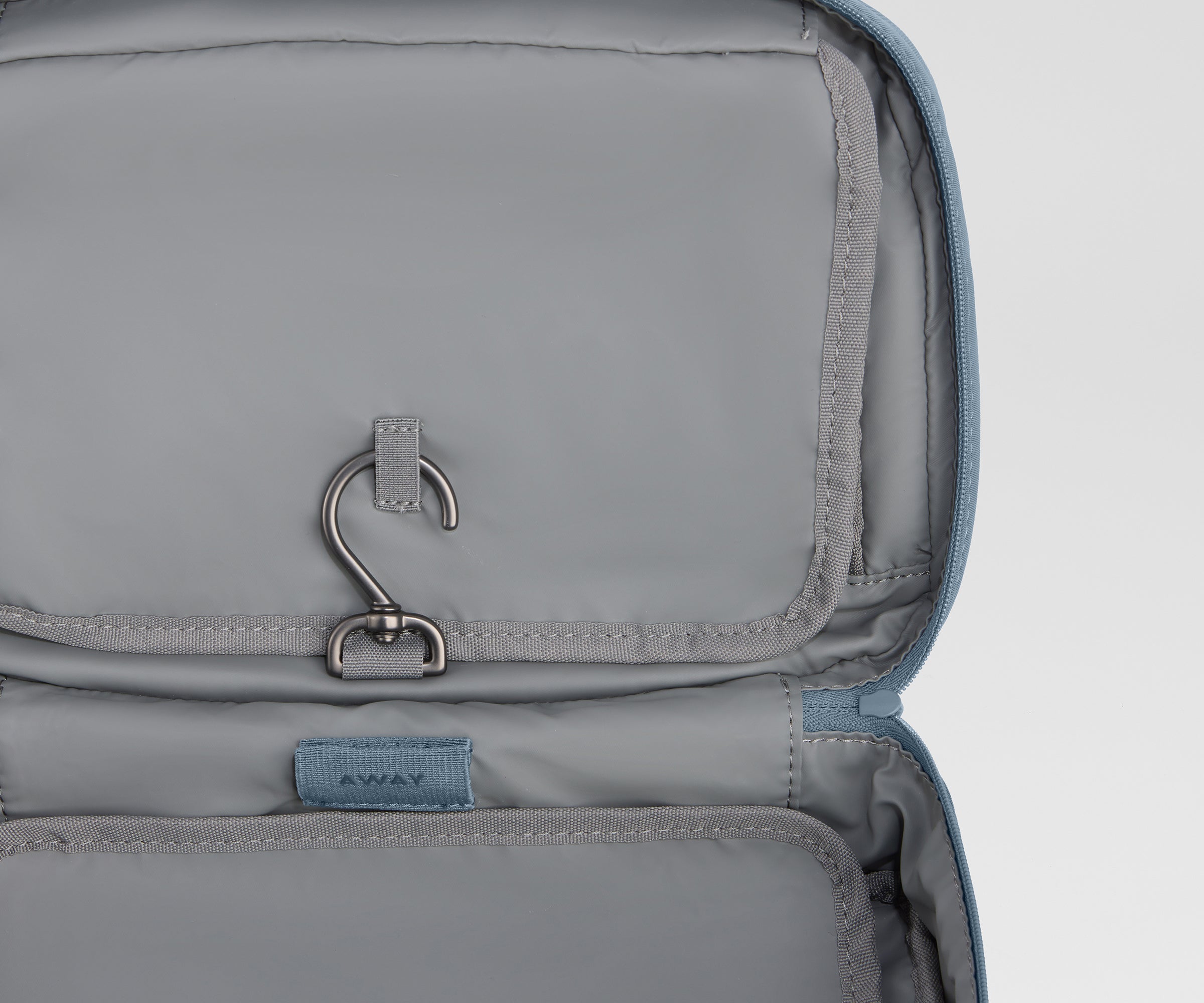 away-hanging-toiletry-bag-trousse-suspendue-coast-blue image 3