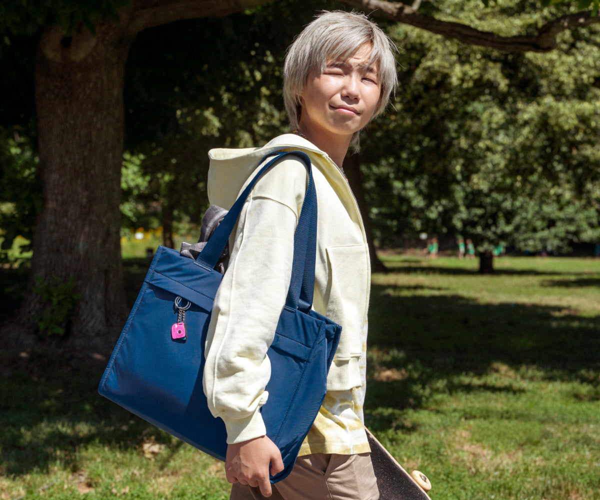 away-tote-bags-daily-tote-tidal-blue-tote-bag-ordinateur-16-pouces image 3