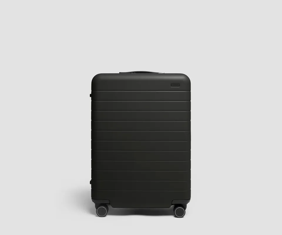 away-the-medium-3-valise-soute-jet-black-10-12-tenues image 1