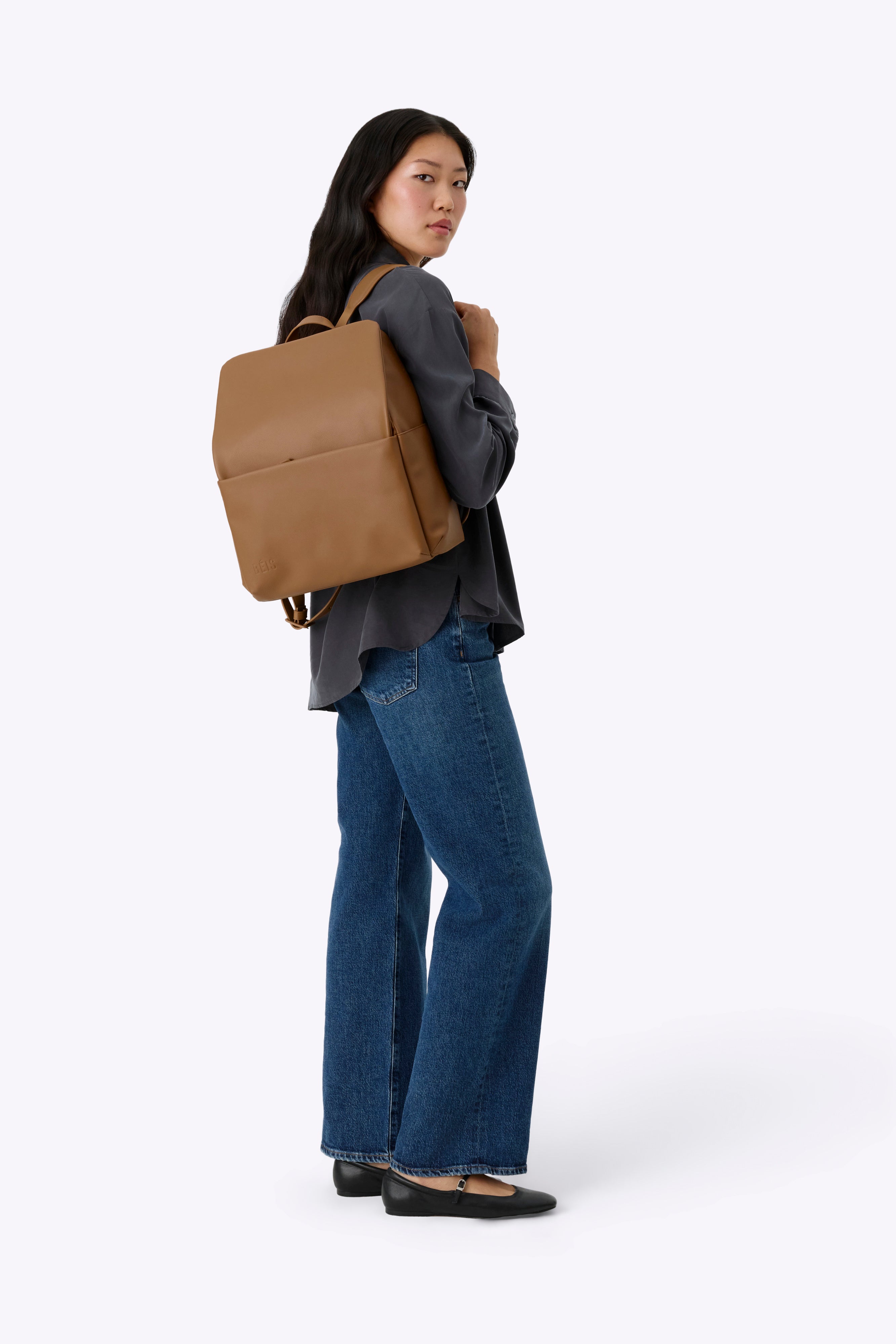 beis-everyday-diaper-sac-dos-langer-camel-vegan image 7