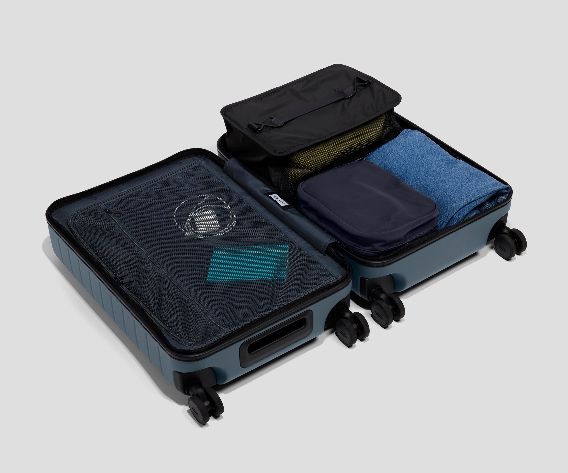 away-packaway-closet-penderie-voyage-noire-cabine image 4