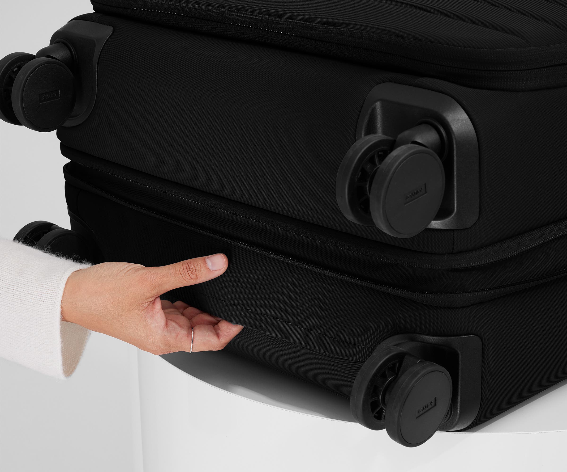 away-softside-medium-valise-souple-jet-black-nylon image 8