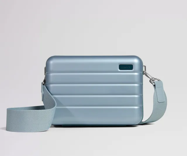 away-mini-crossbody-sac-bandouli-re-arctic-blue-rigide image 1
