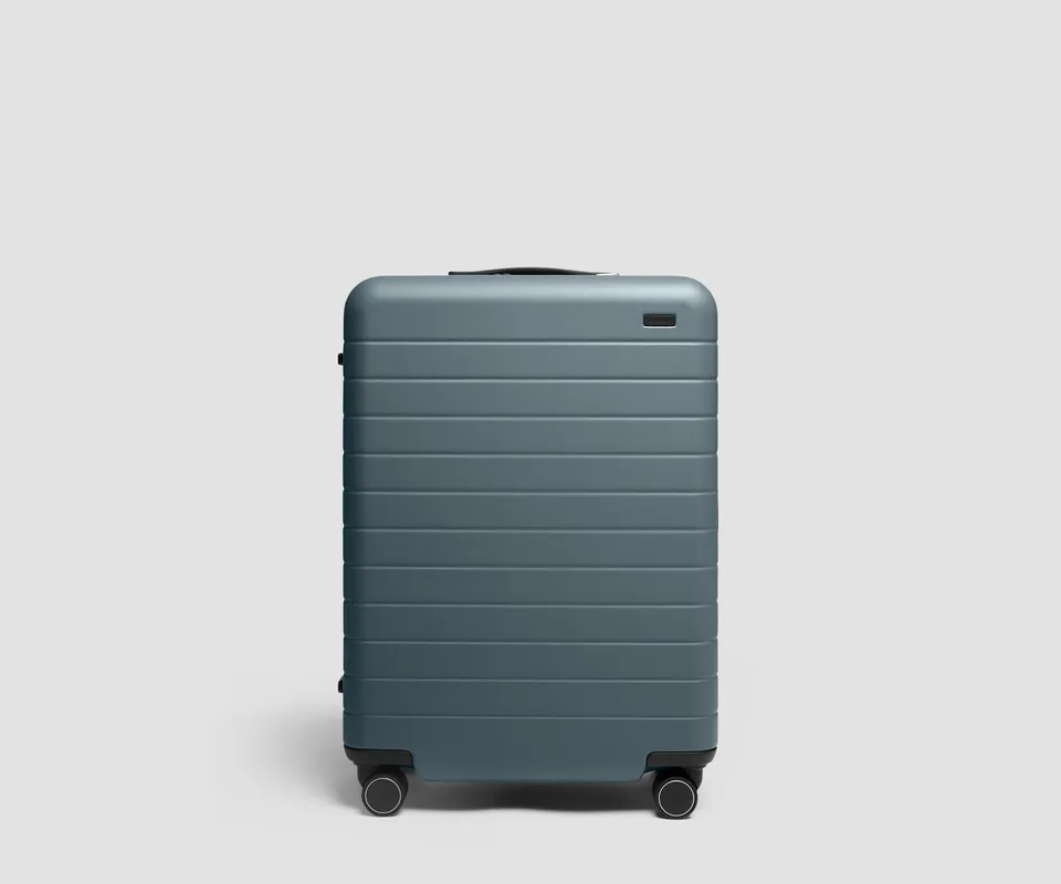 away-medium-3-valise-soute-rigide-coast-blue image 1