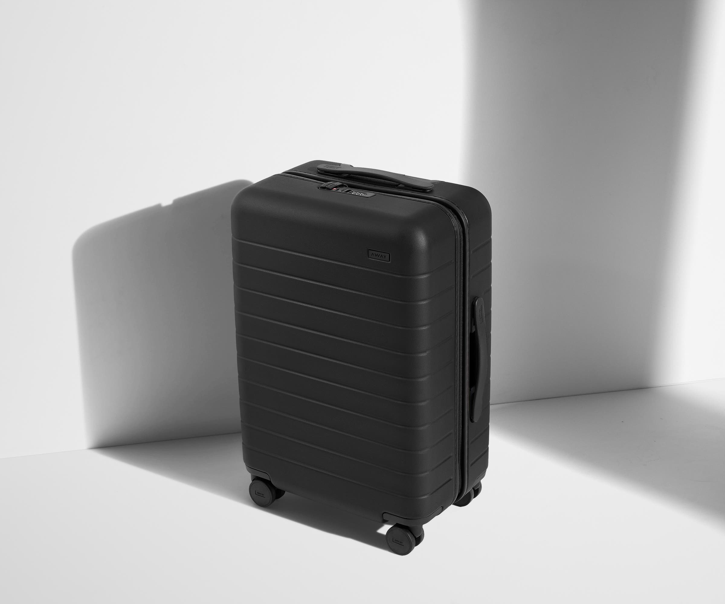 away-bigger-carry-on-valise-cabine-jet-black-noir-rigide image 2