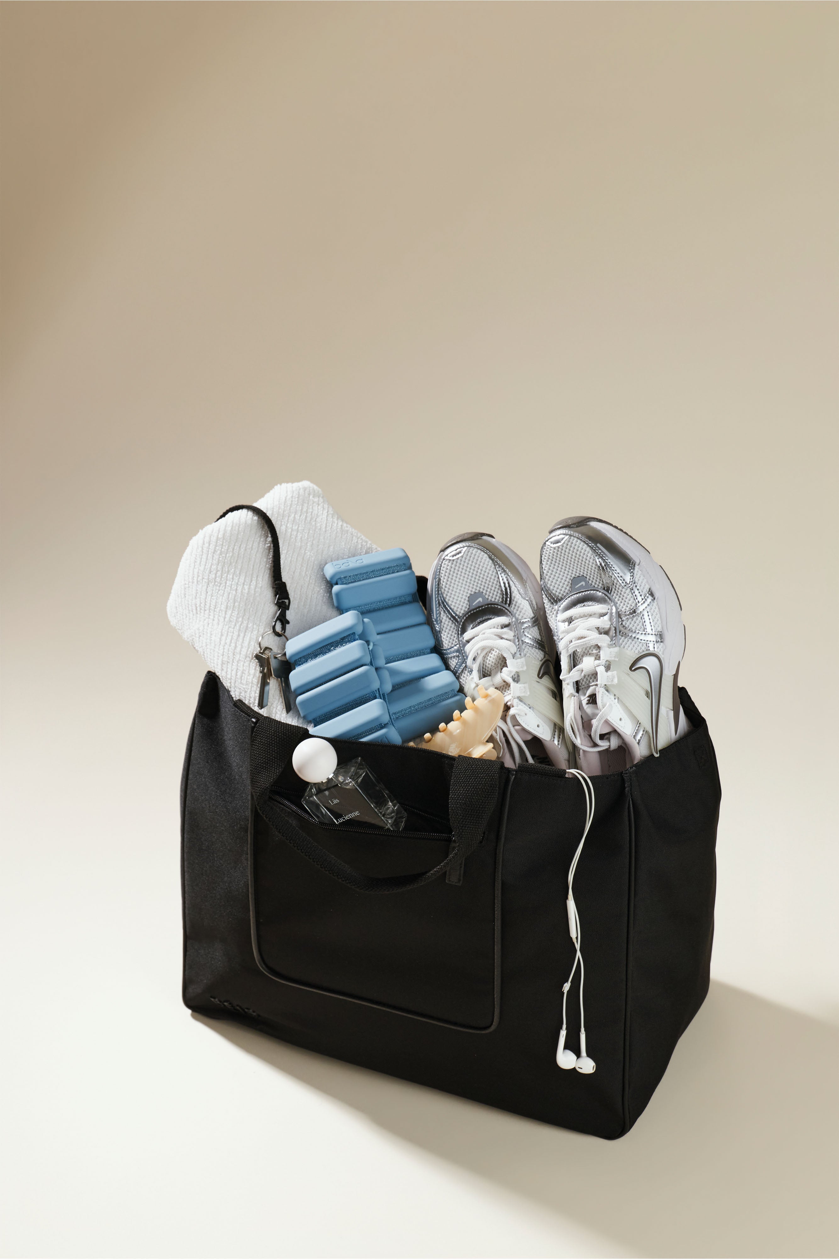 beis-east-to-west-sac-tote-bag-noir-recycl image 2