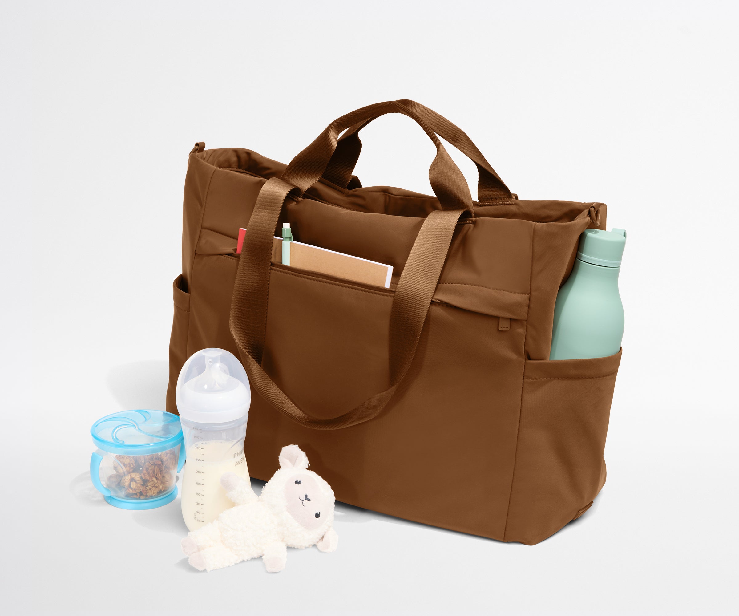 away-featherlight-diaper-tote-sac-langer-amaro-brown image 2
