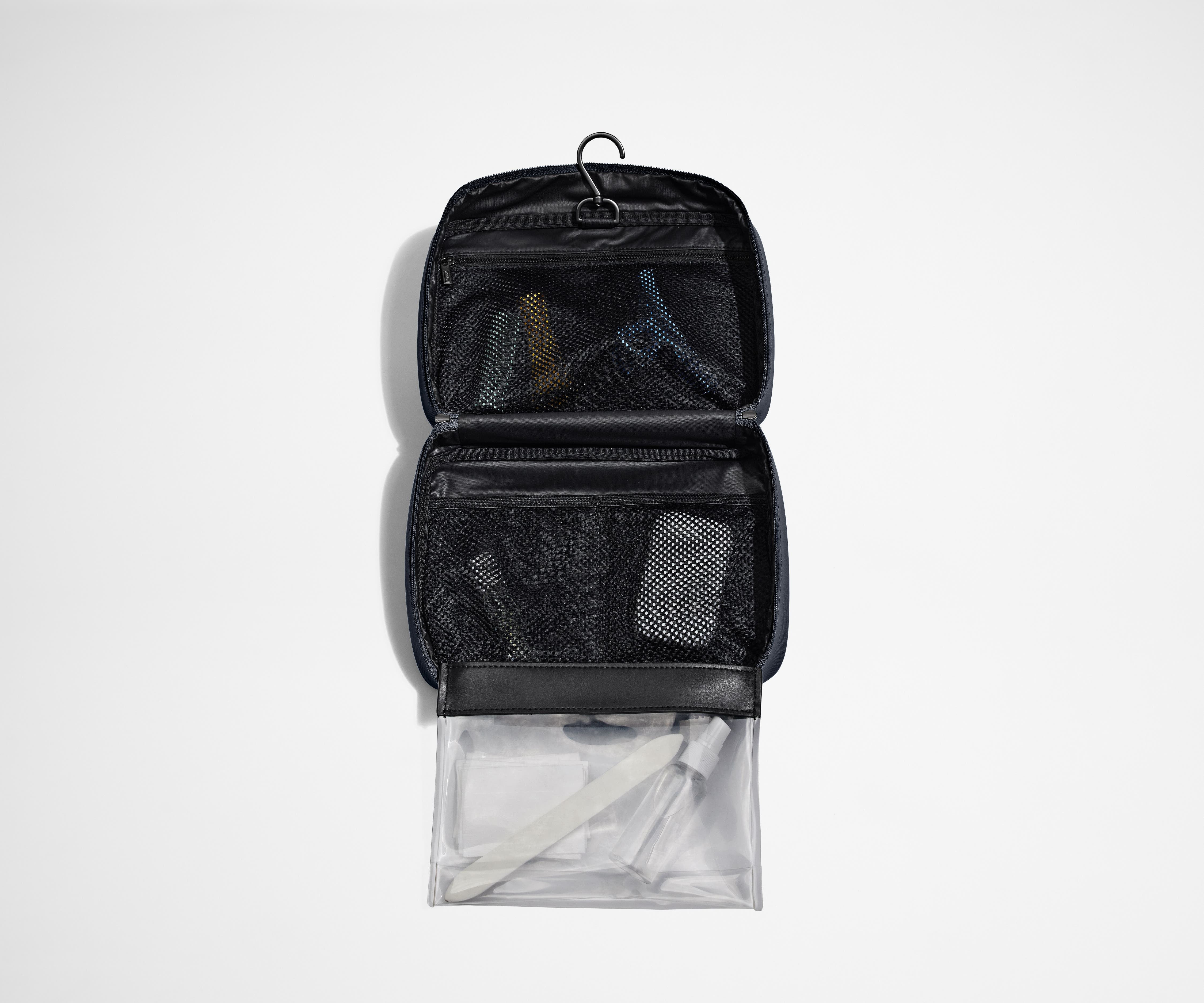 away-hanging-toiletry-bag-trousse-de-toilette-suspendue-navy-blue image 3