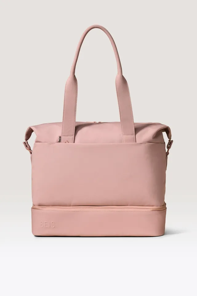 beis-the-weekender-sac-week-end-rose-fond-chaussures image 1