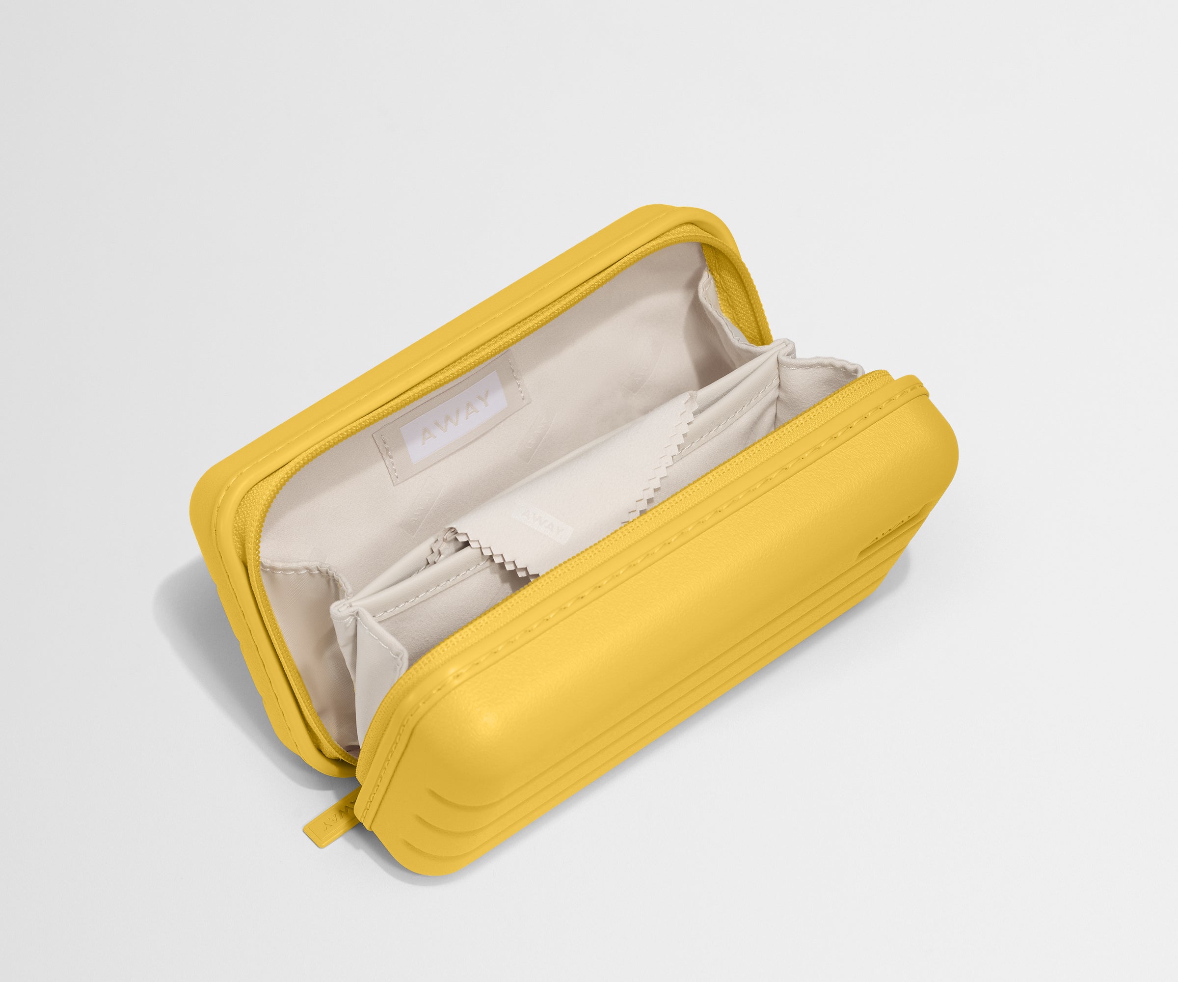 away-travel-glasses-case-tui-lunettes-golden-hour-yellow image 3