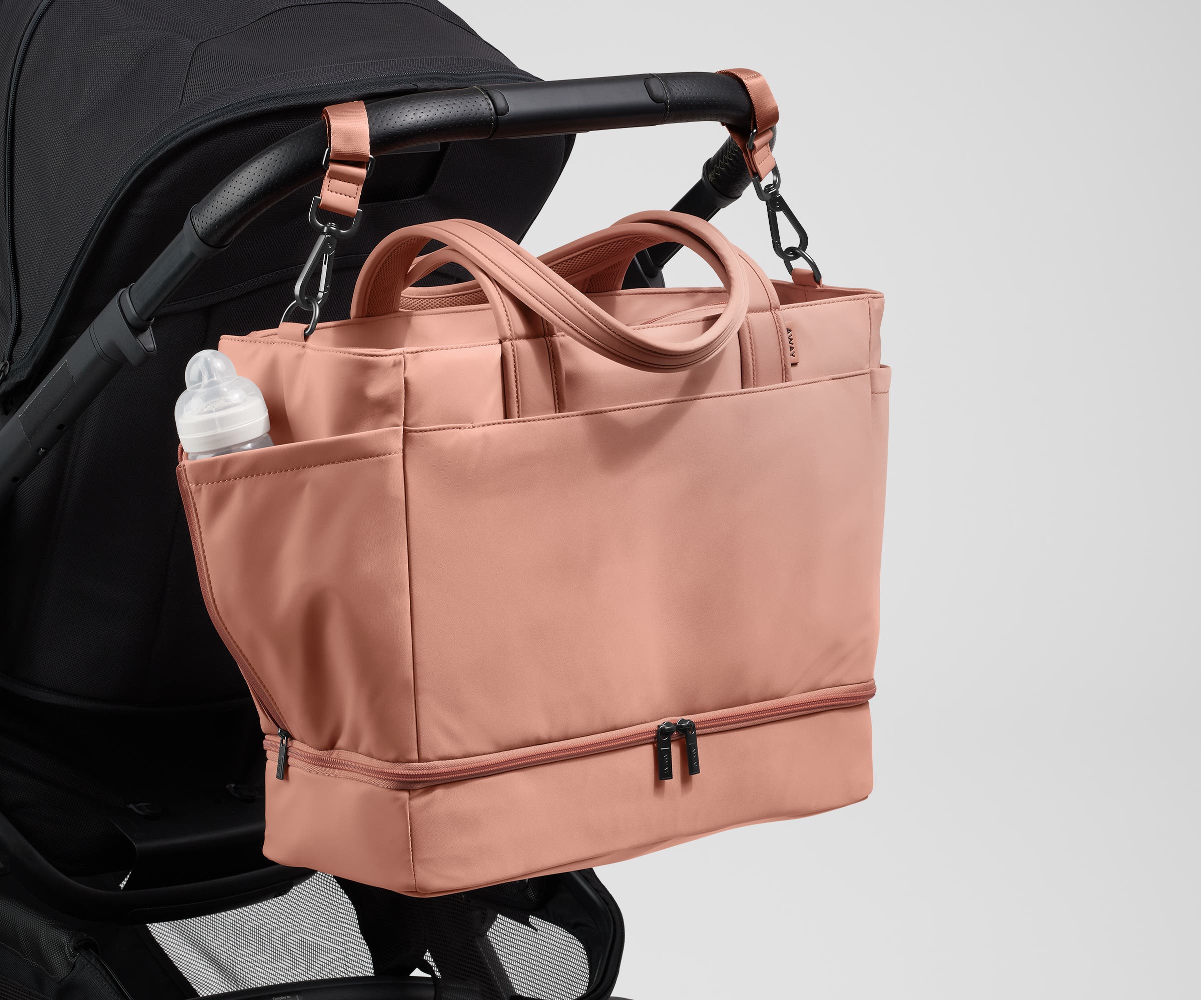 away-double-diaper-tote-sac-langer-rose-argile-b-b image 7