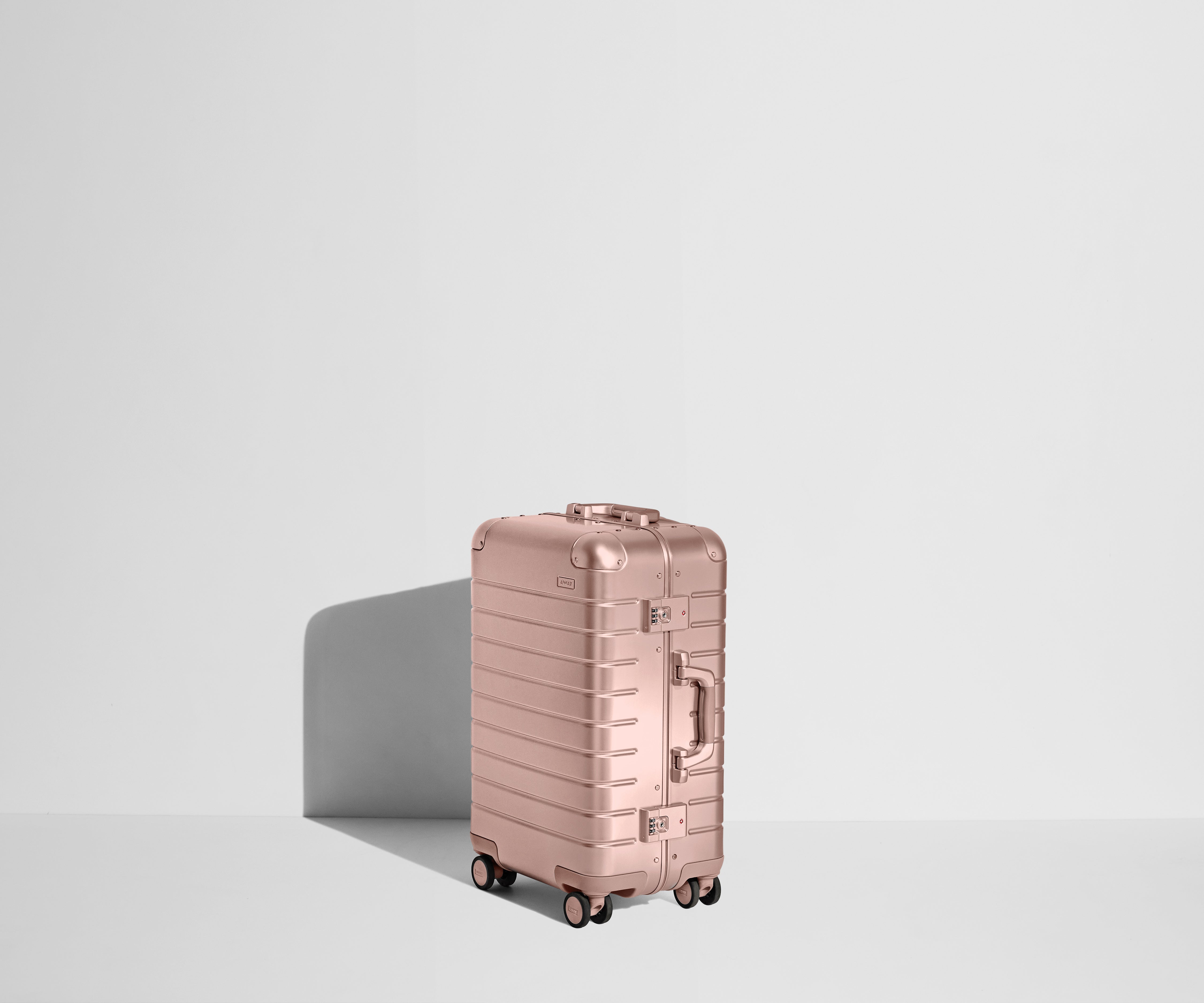 away-bigger-carry-on-valise-cabine-aluminium-rose-gold image 2