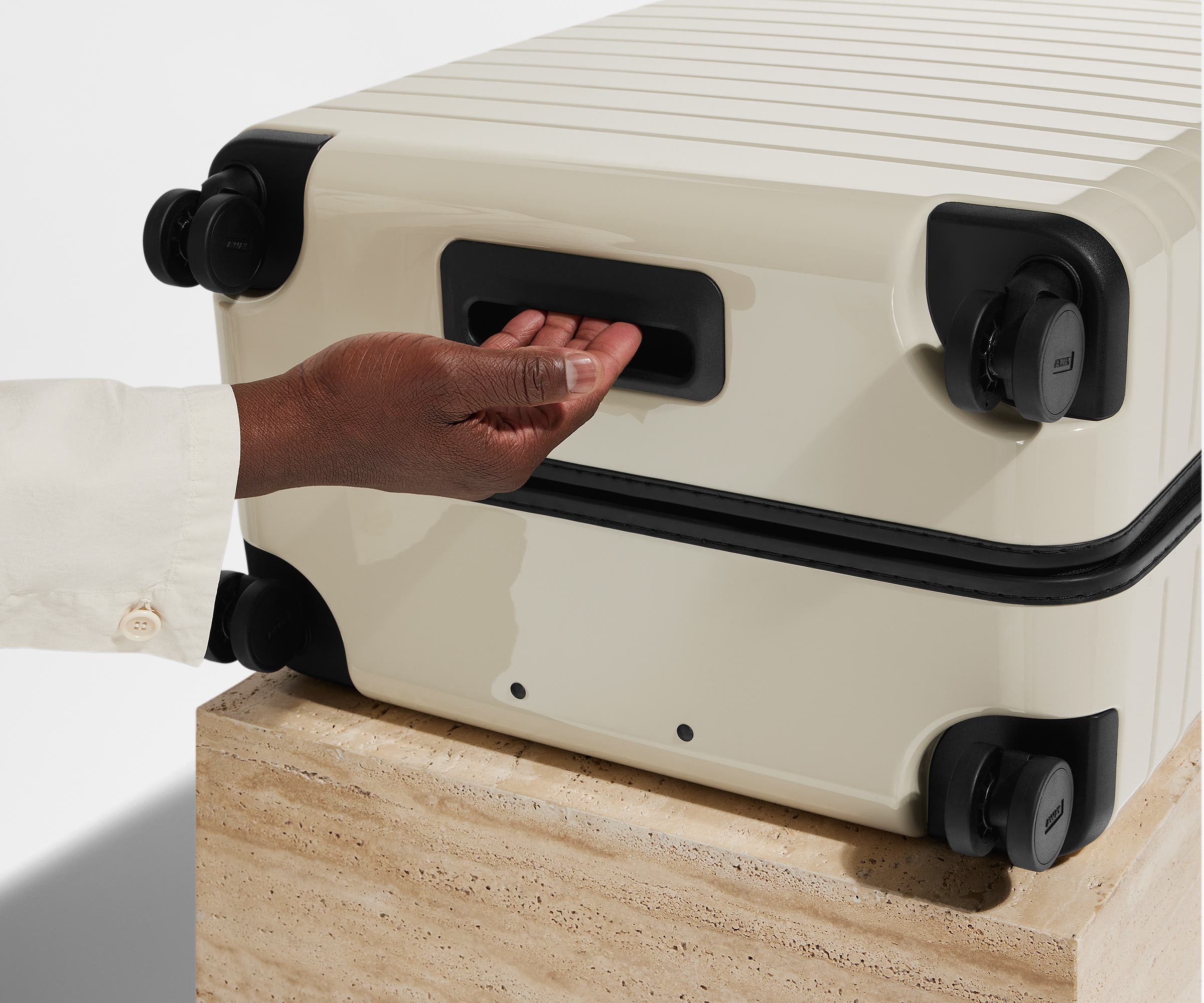 away-medium-valise-soute-salt-white-gloss-rigide image 5