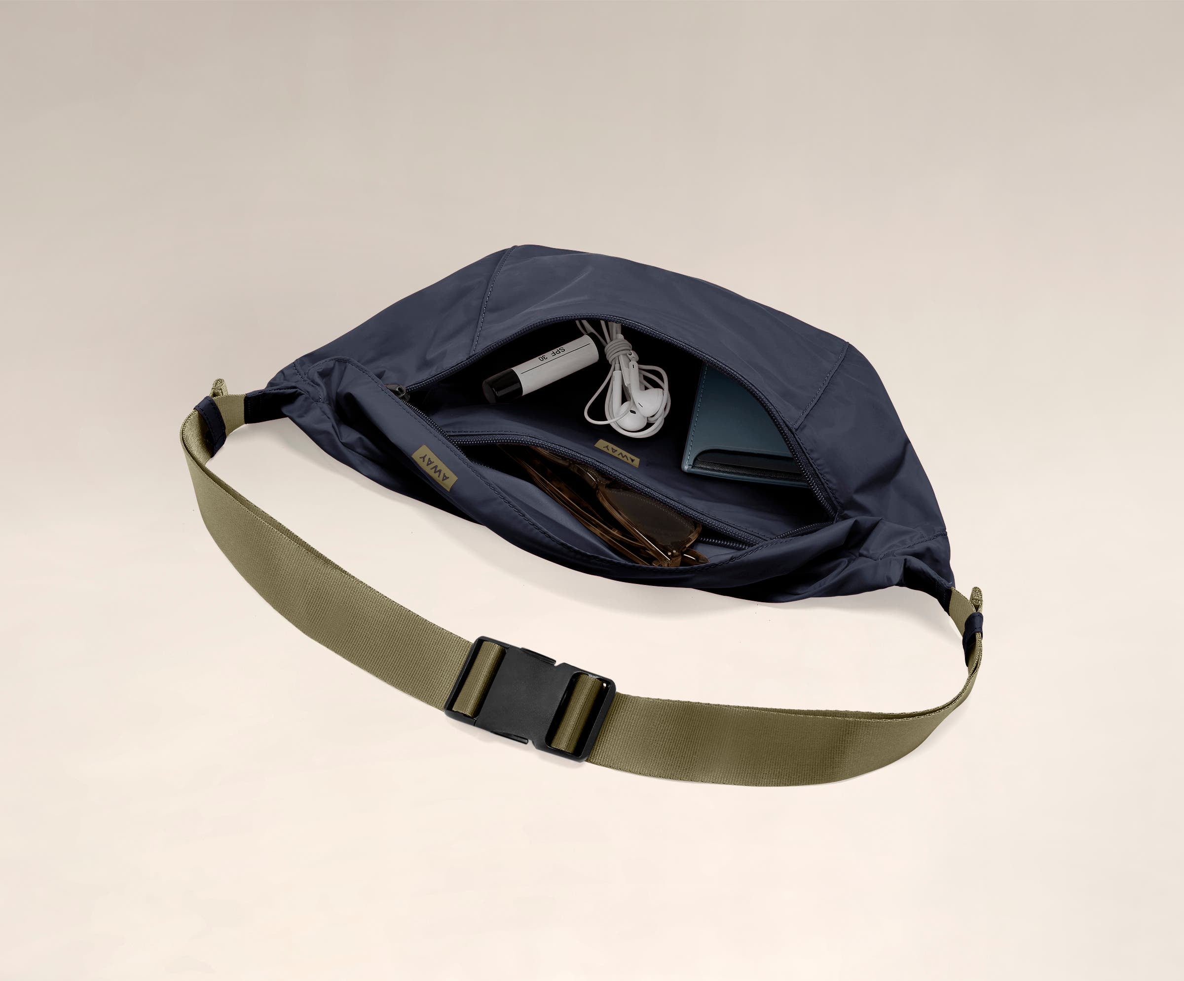 away-packable-sling-bag-sacoche-bleu-marine image 3
