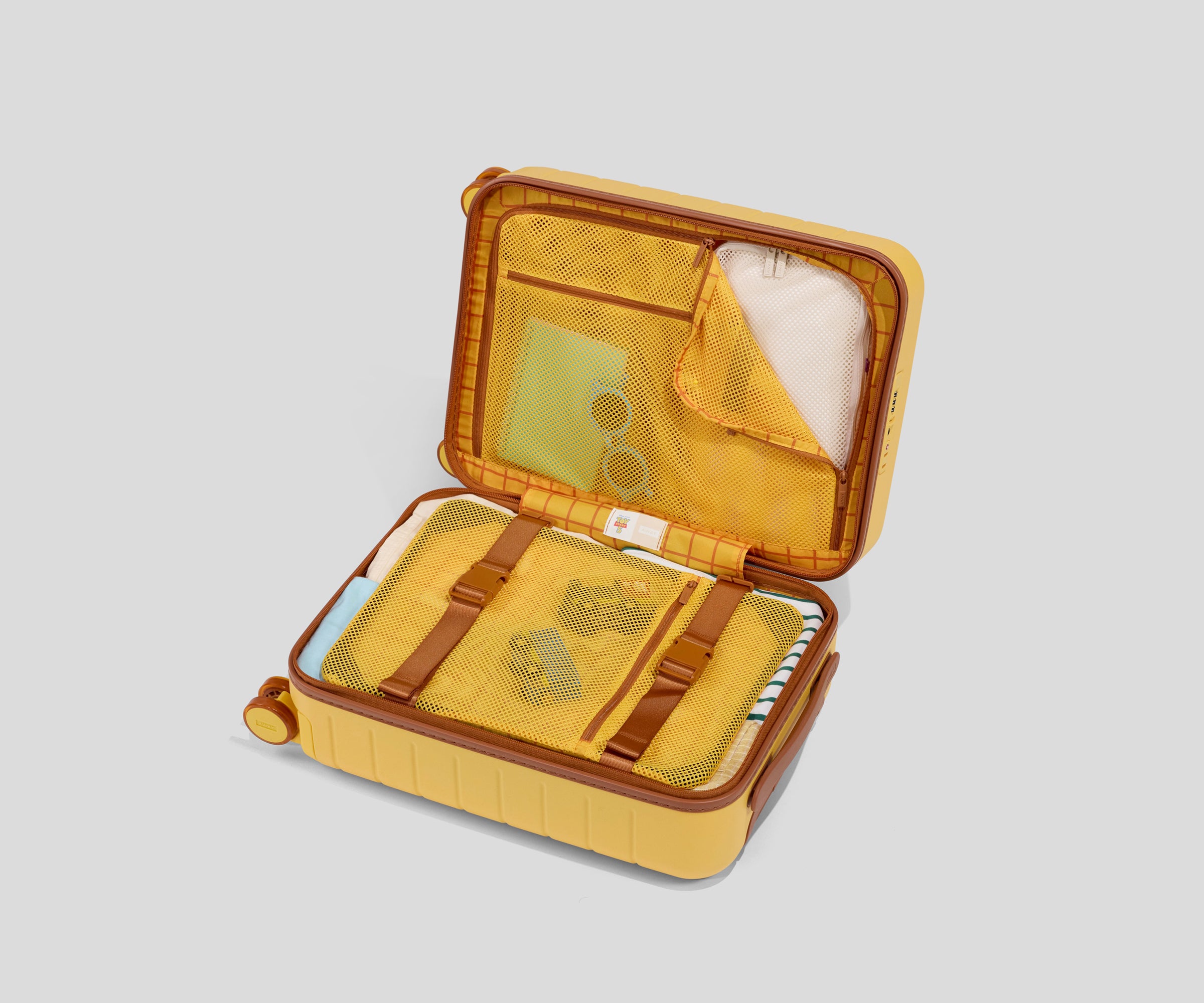 away-kids-carry-on-valise-enfant-woody-yellow-rigide image 3