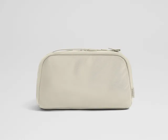 away-large-toiletry-bag-trousse-de-toilette-blanc-sel-grand-format image 1