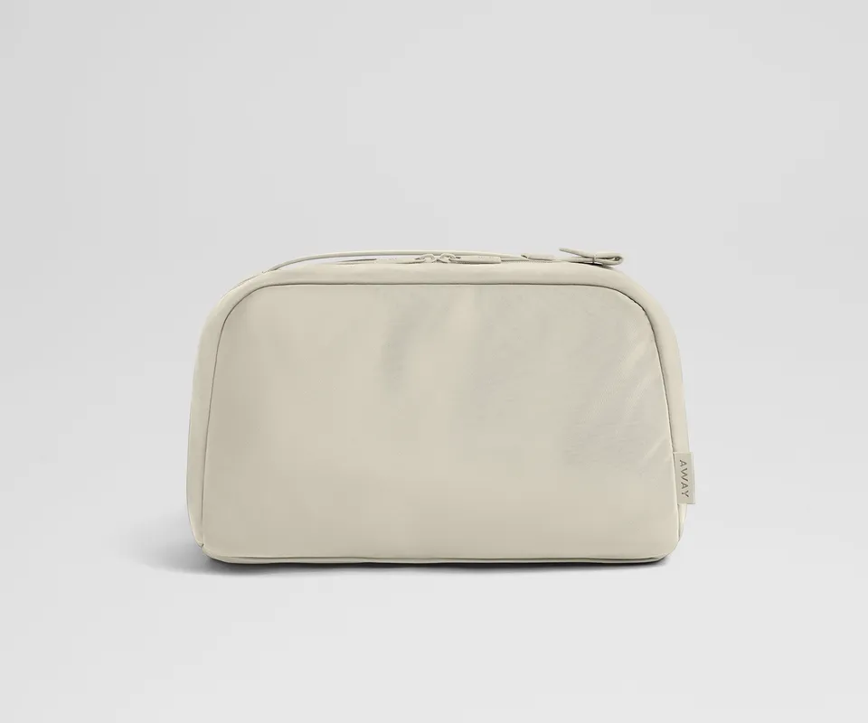 away-large-toiletry-bag-trousse-de-toilette-blanc-sel-grand-format image 1