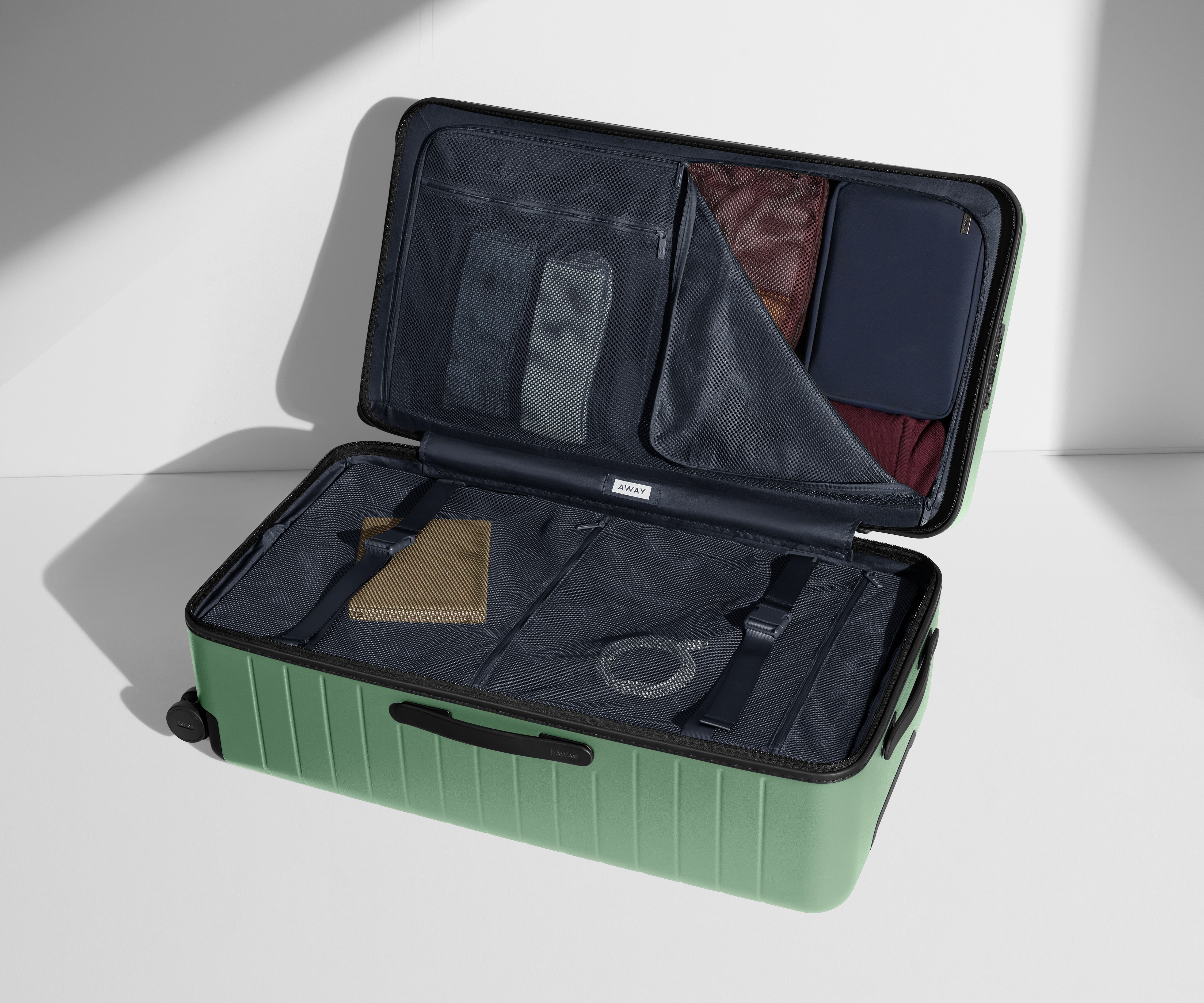 away-trunk-valise-soute-rigide-sea-green-compression image 5