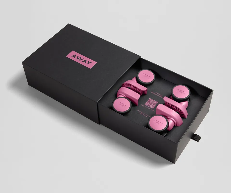 away-carry-on-kit-roulettes-valise-cabine-peony-pink-360 image 1