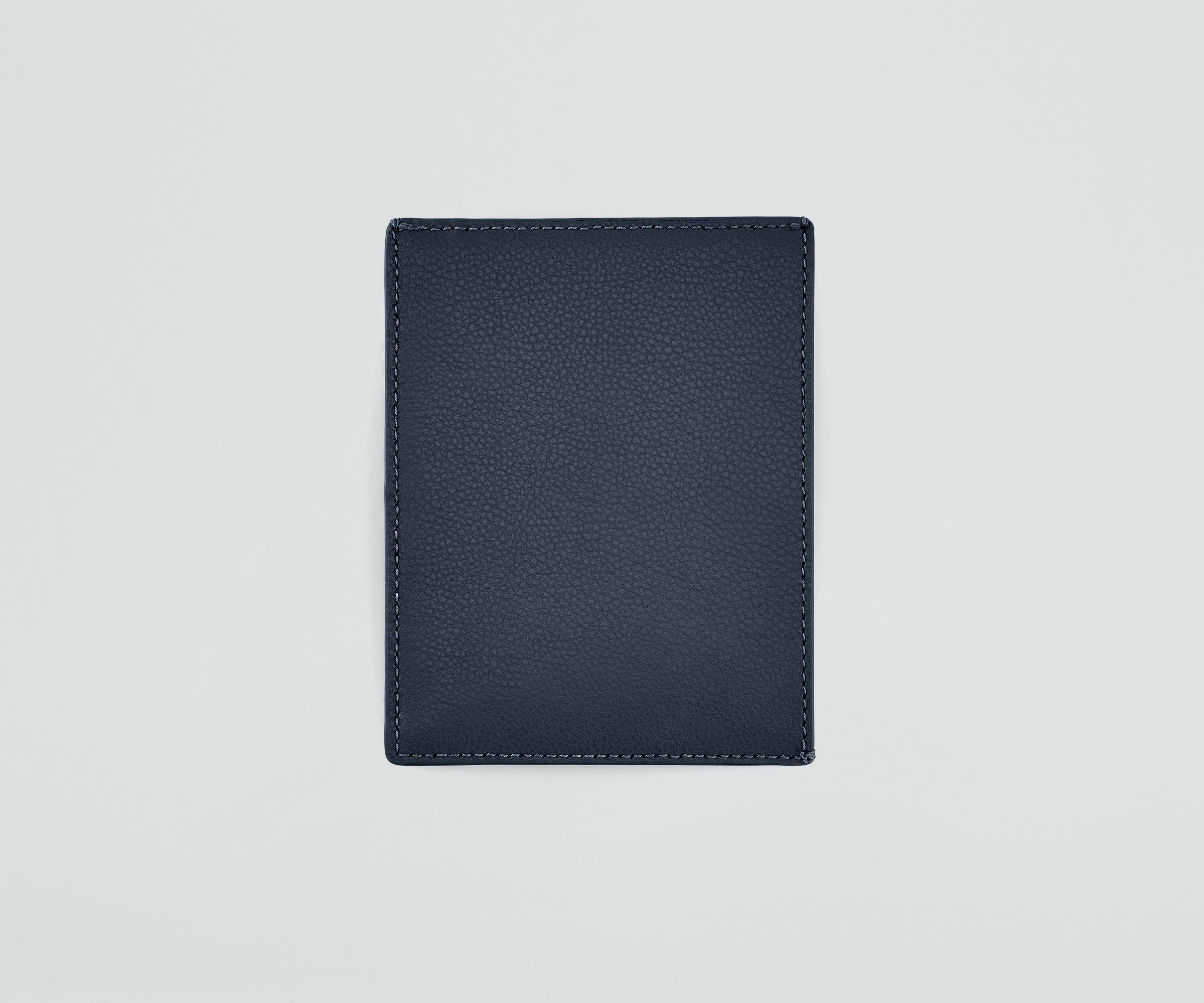 away-passport-wallet-porte-passeport-cuir-navy-blue image 4