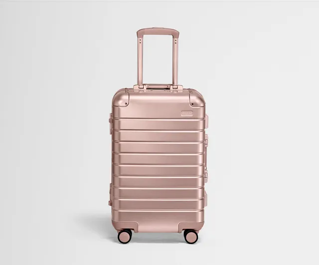 away-bigger-carry-on-aluminium-valise-cabine-or-rose image 1