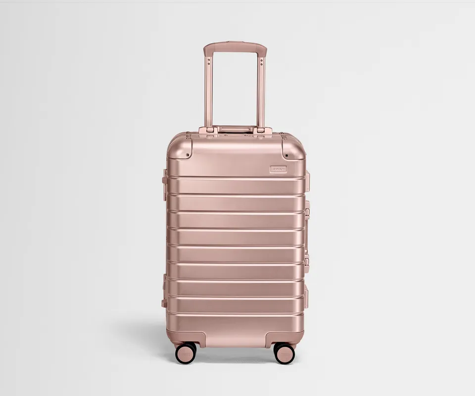 away-bigger-carry-on-aluminium-valise-cabine-or-rose image 1