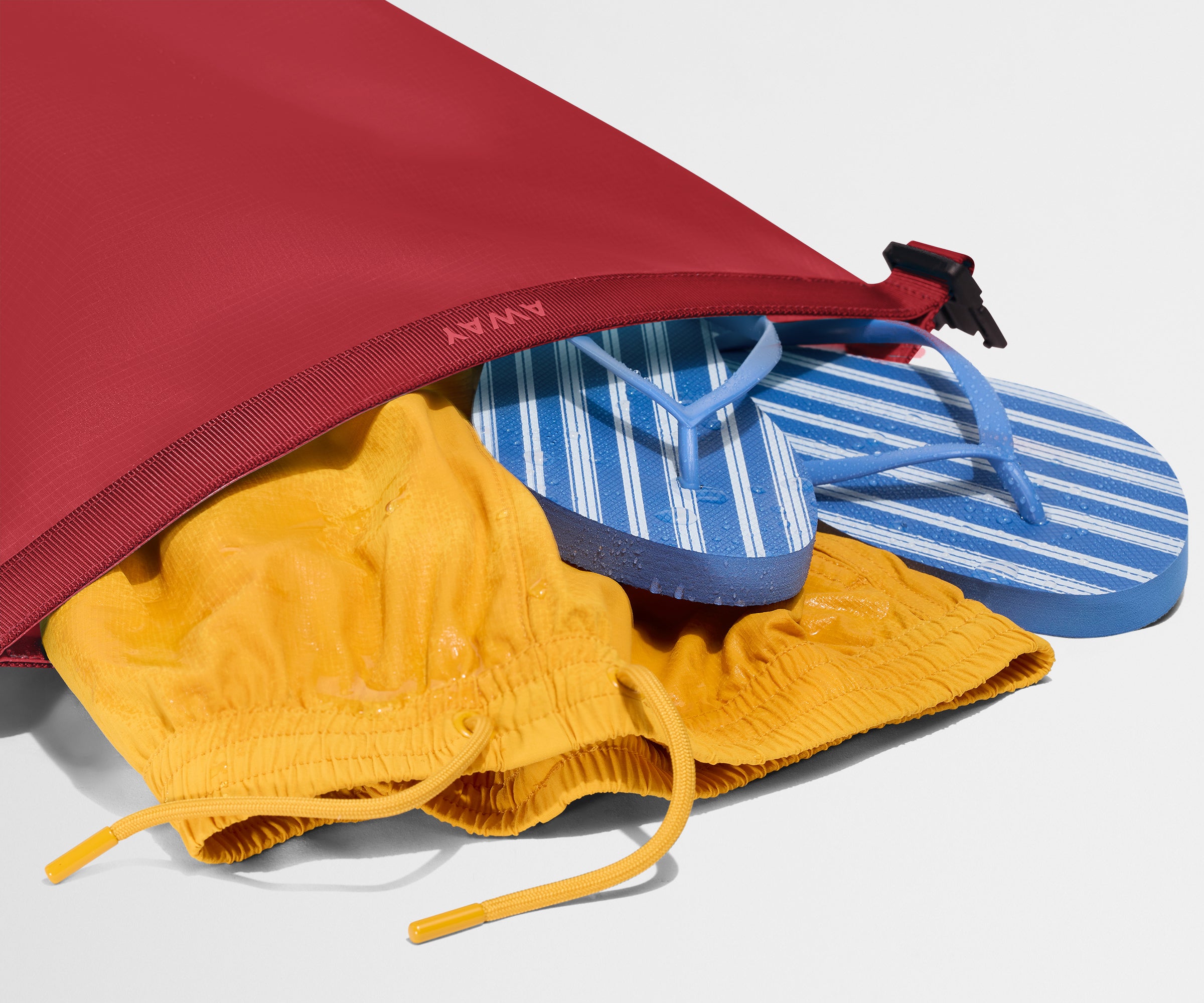 away-dry-bag-duo-pochette-tanche-rouge-cerise image 3