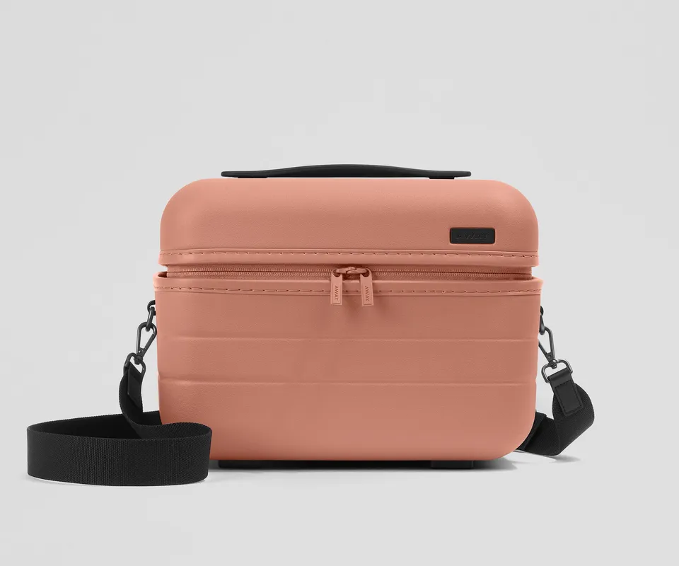 away-the-train-case-trousse-de-toilette-clay-pink-rigide image 1