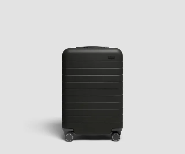 away-bigger-carry-on-3-valise-cabine-jet-black-rigide image 1